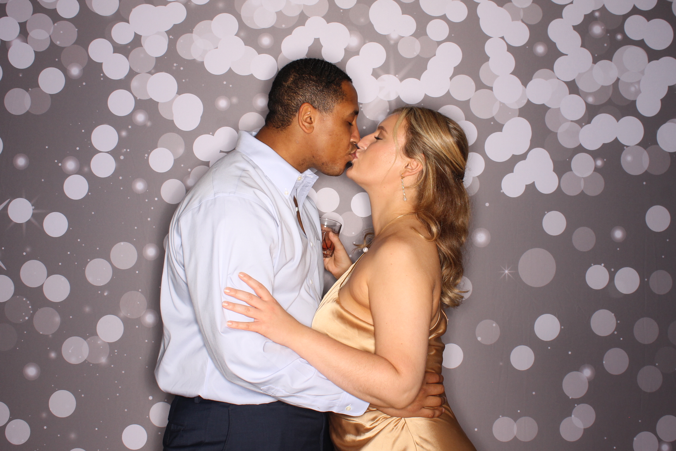 Christina & Riley | View more photos from the event at gallery.photoboothcincy.com/u/PhotoBoothCincy/Christina-Riley