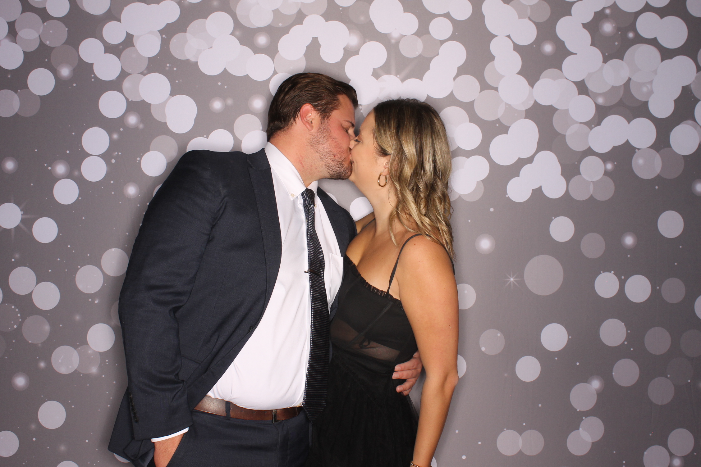 Christina & Riley | View more photos from the event at gallery.photoboothcincy.com/u/PhotoBoothCincy/Christina-Riley