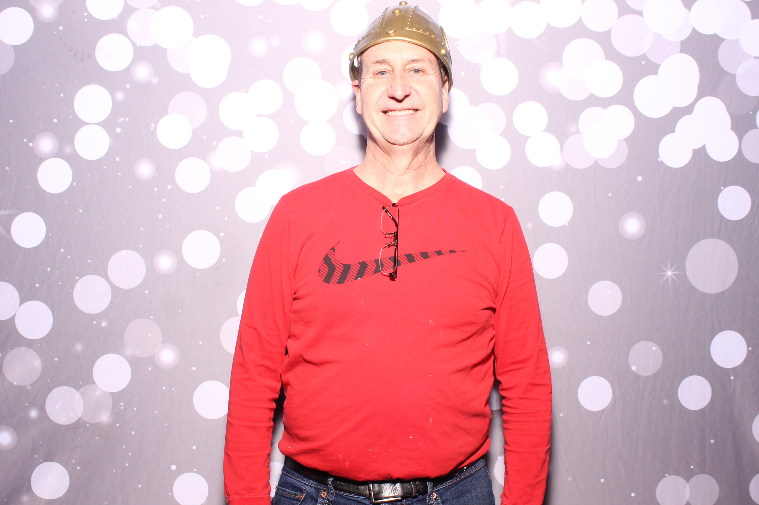 Crossroads Mason - Friendmas! | View more photos from the event at gallery.photoboothcincy.com/u/PhotoBoothCincy/Crossroads-Mason-Friendmas