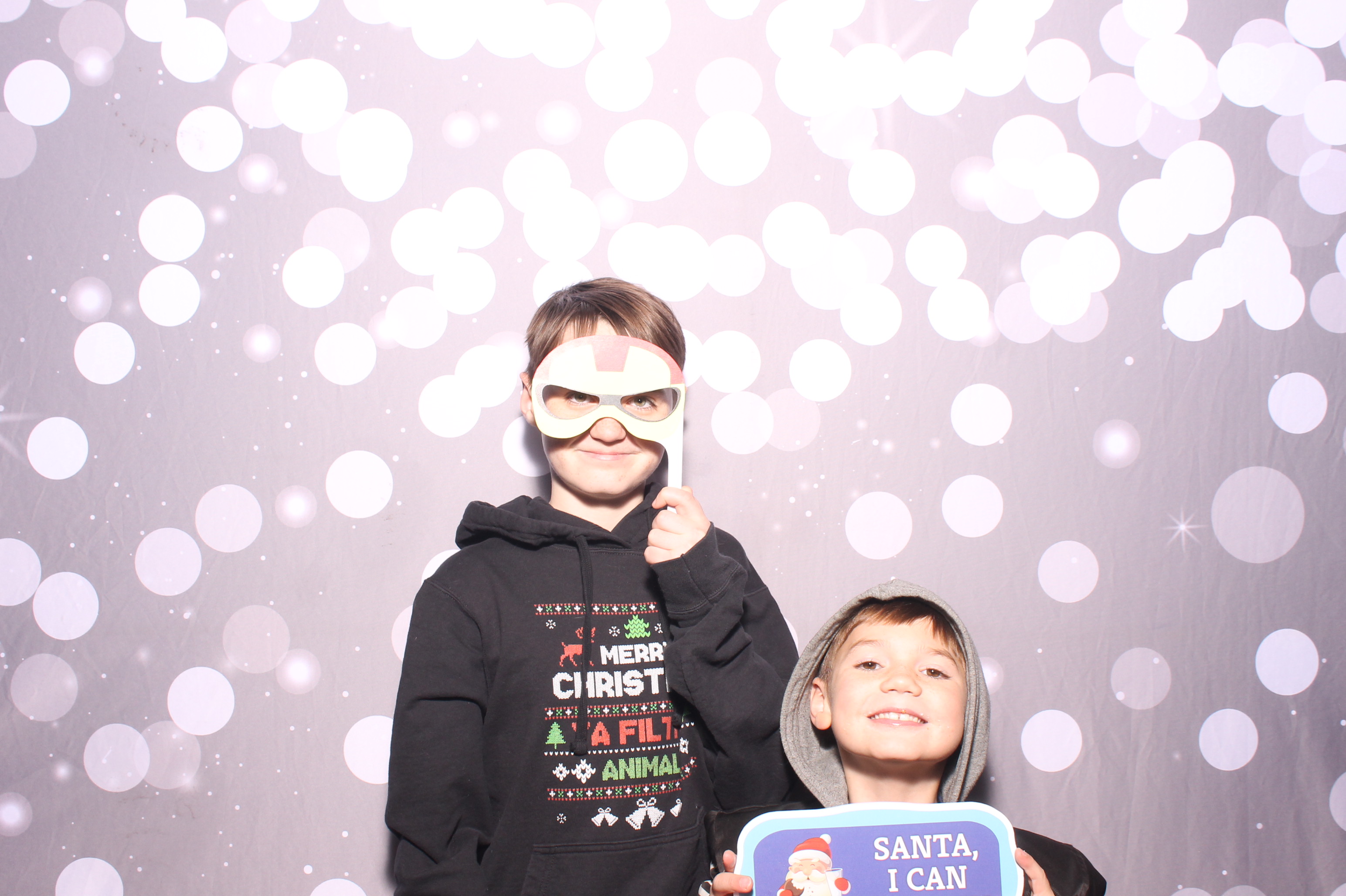 Crossroads Mason - Friendmas! | View more photos from the event at gallery.photoboothcincy.com/u/PhotoBoothCincy/Crossroads-Mason-Friendmas