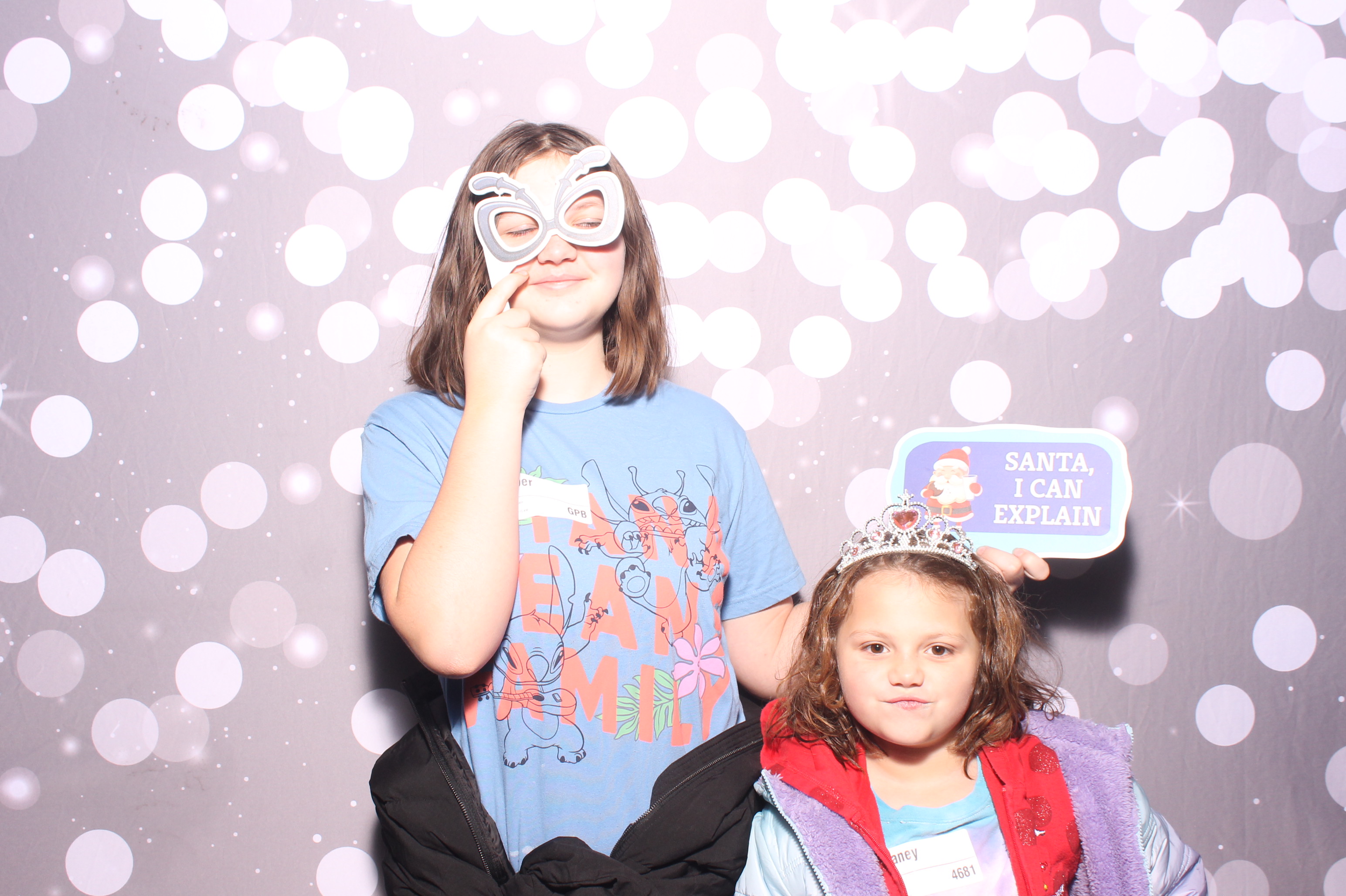 Crossroads Mason - Friendmas! | View more photos from the event at gallery.photoboothcincy.com/u/PhotoBoothCincy/Crossroads-Mason-Friendmas