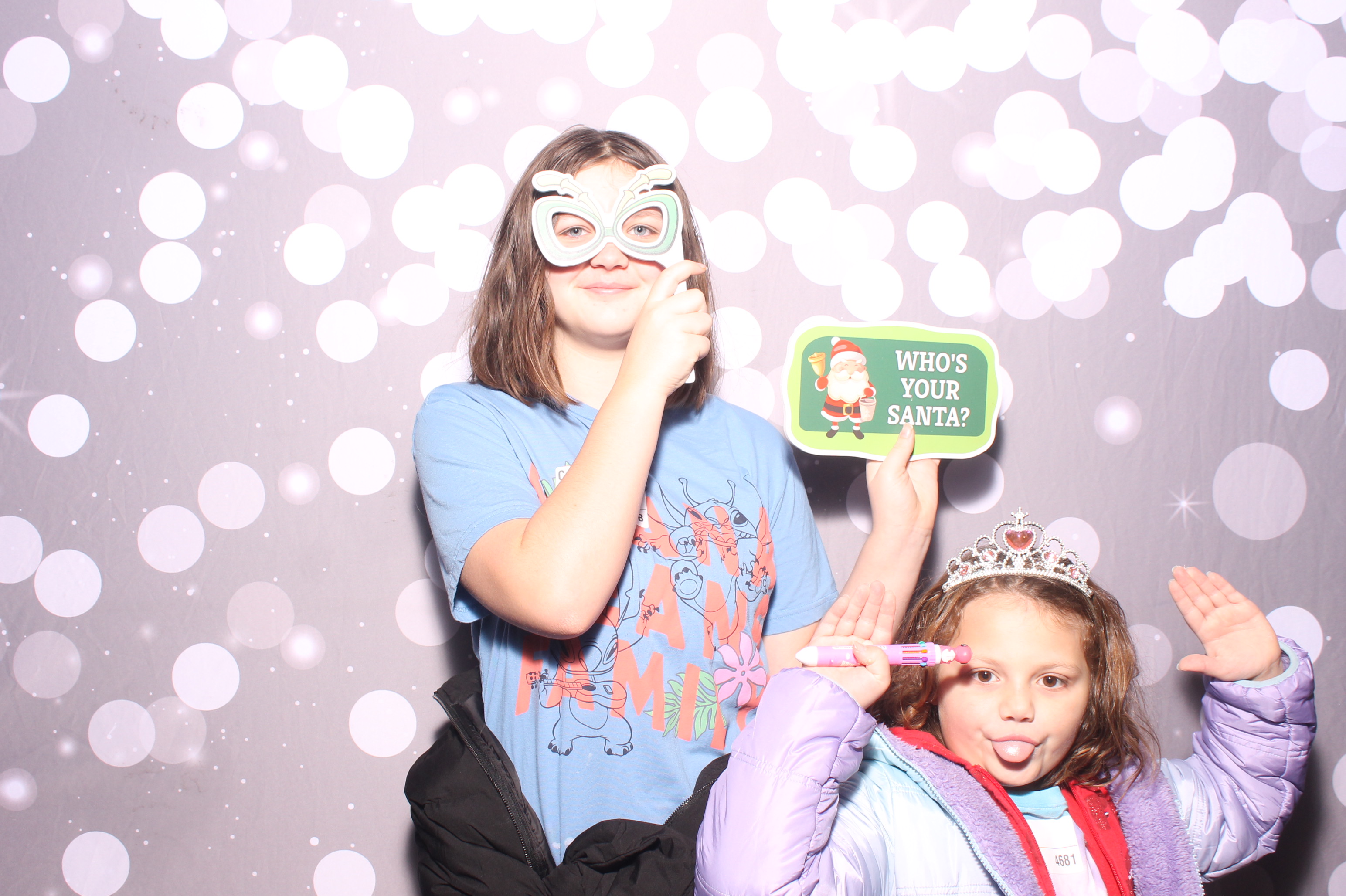Crossroads Mason - Friendmas! | View more photos from the event at gallery.photoboothcincy.com/u/PhotoBoothCincy/Crossroads-Mason-Friendmas