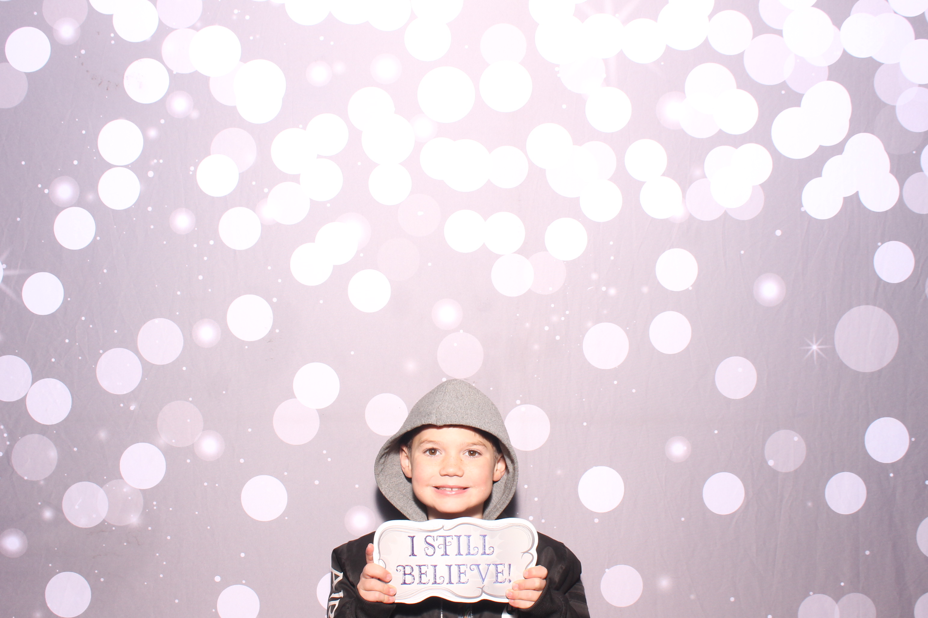 Crossroads Mason - Friendmas! | View more photos from the event at gallery.photoboothcincy.com/u/PhotoBoothCincy/Crossroads-Mason-Friendmas