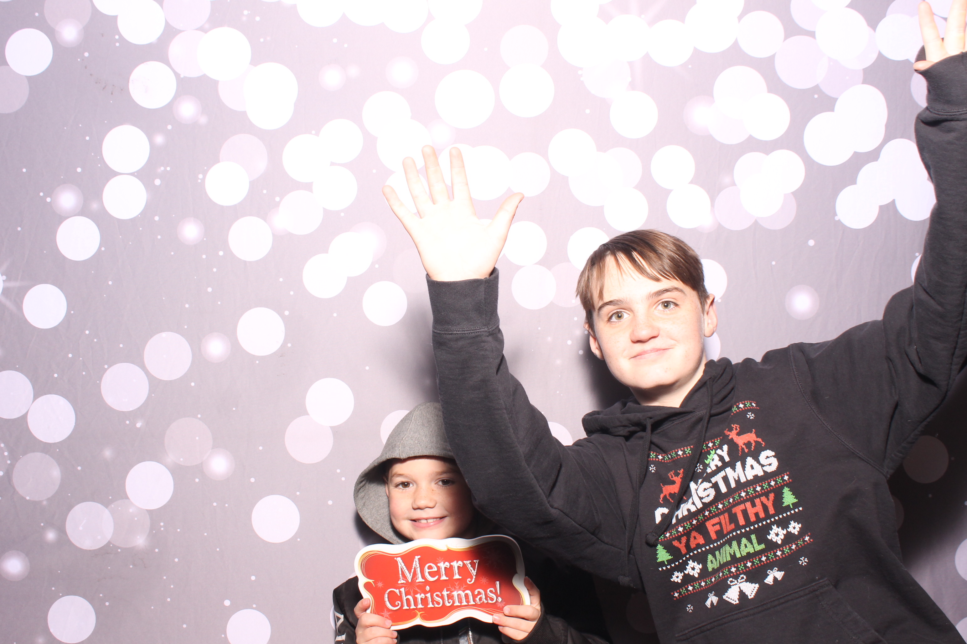 Crossroads Mason - Friendmas! | View more photos from the event at gallery.photoboothcincy.com/u/PhotoBoothCincy/Crossroads-Mason-Friendmas