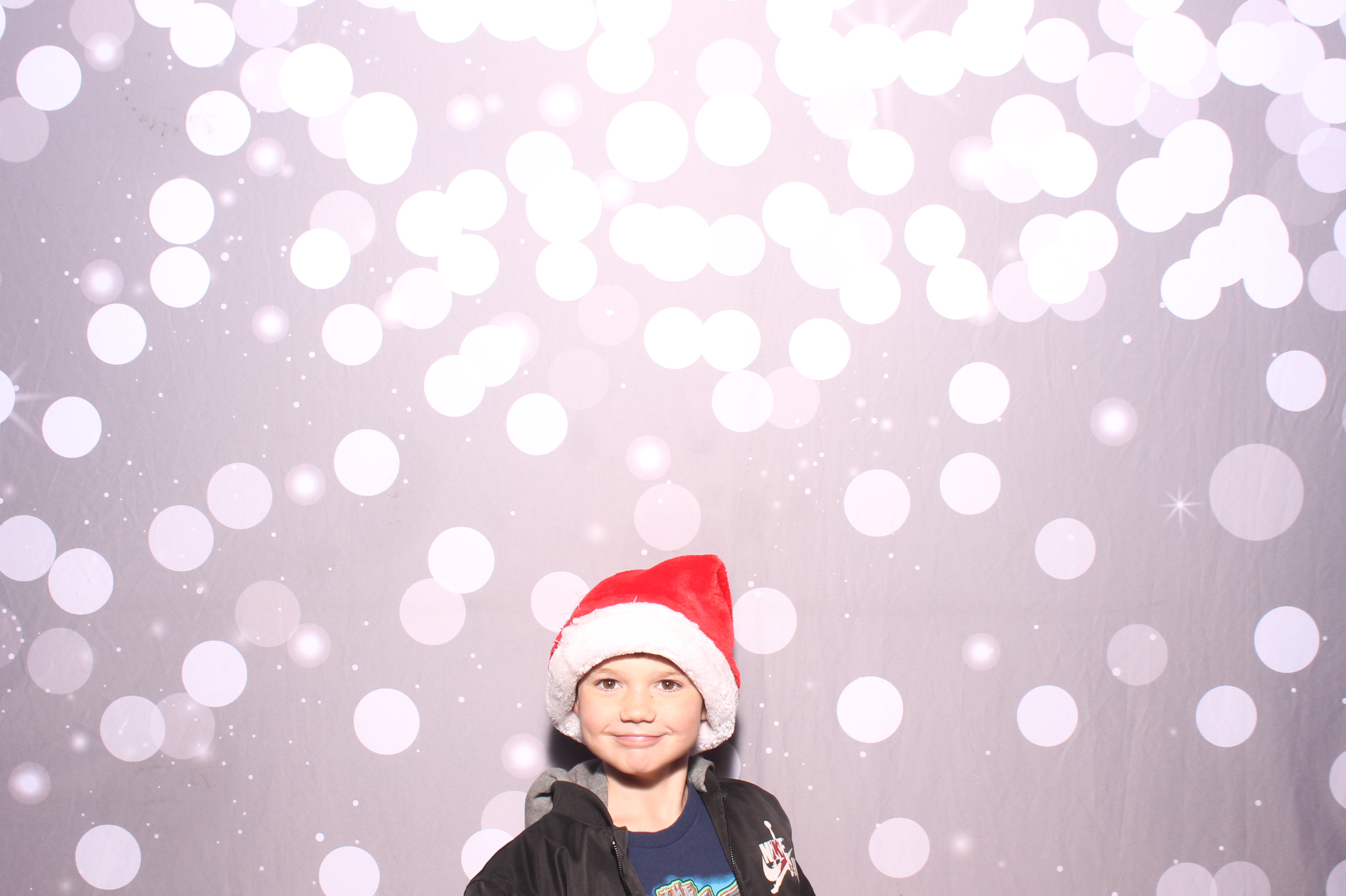 Crossroads Mason - Friendmas! | View more photos from the event at gallery.photoboothcincy.com/u/PhotoBoothCincy/Crossroads-Mason-Friendmas