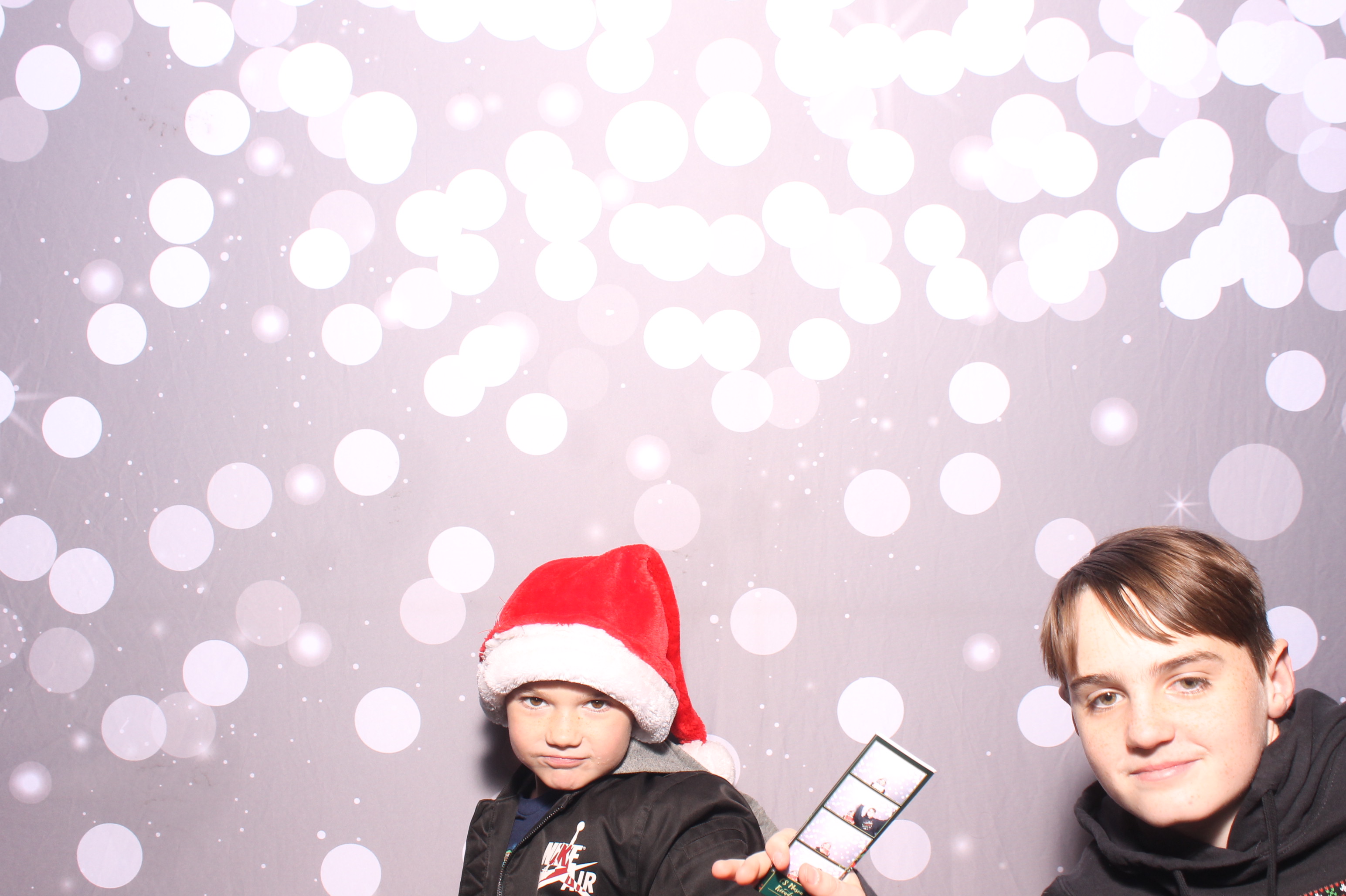 Crossroads Mason - Friendmas! | View more photos from the event at gallery.photoboothcincy.com/u/PhotoBoothCincy/Crossroads-Mason-Friendmas