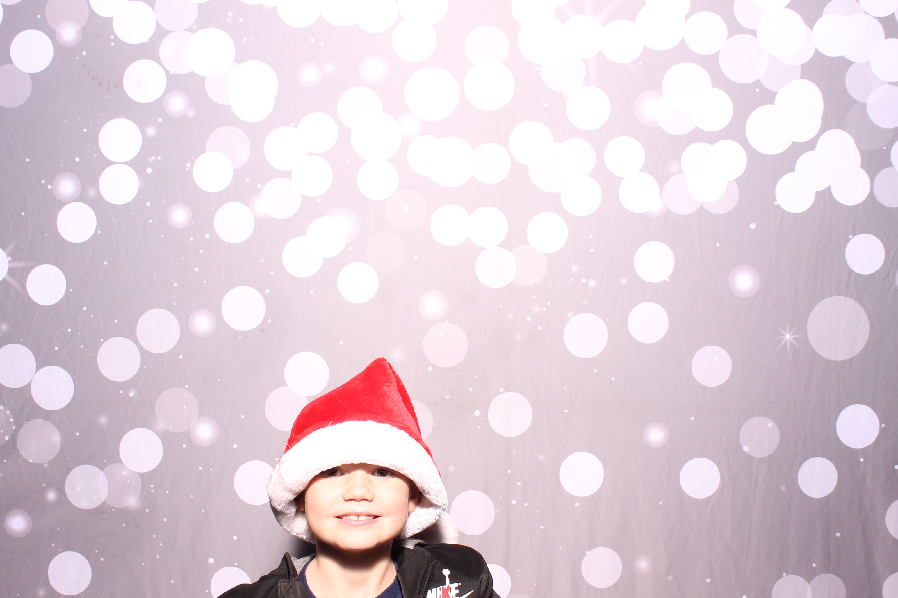 Crossroads Mason - Friendmas! | View more photos from the event at gallery.photoboothcincy.com/u/PhotoBoothCincy/Crossroads-Mason-Friendmas
