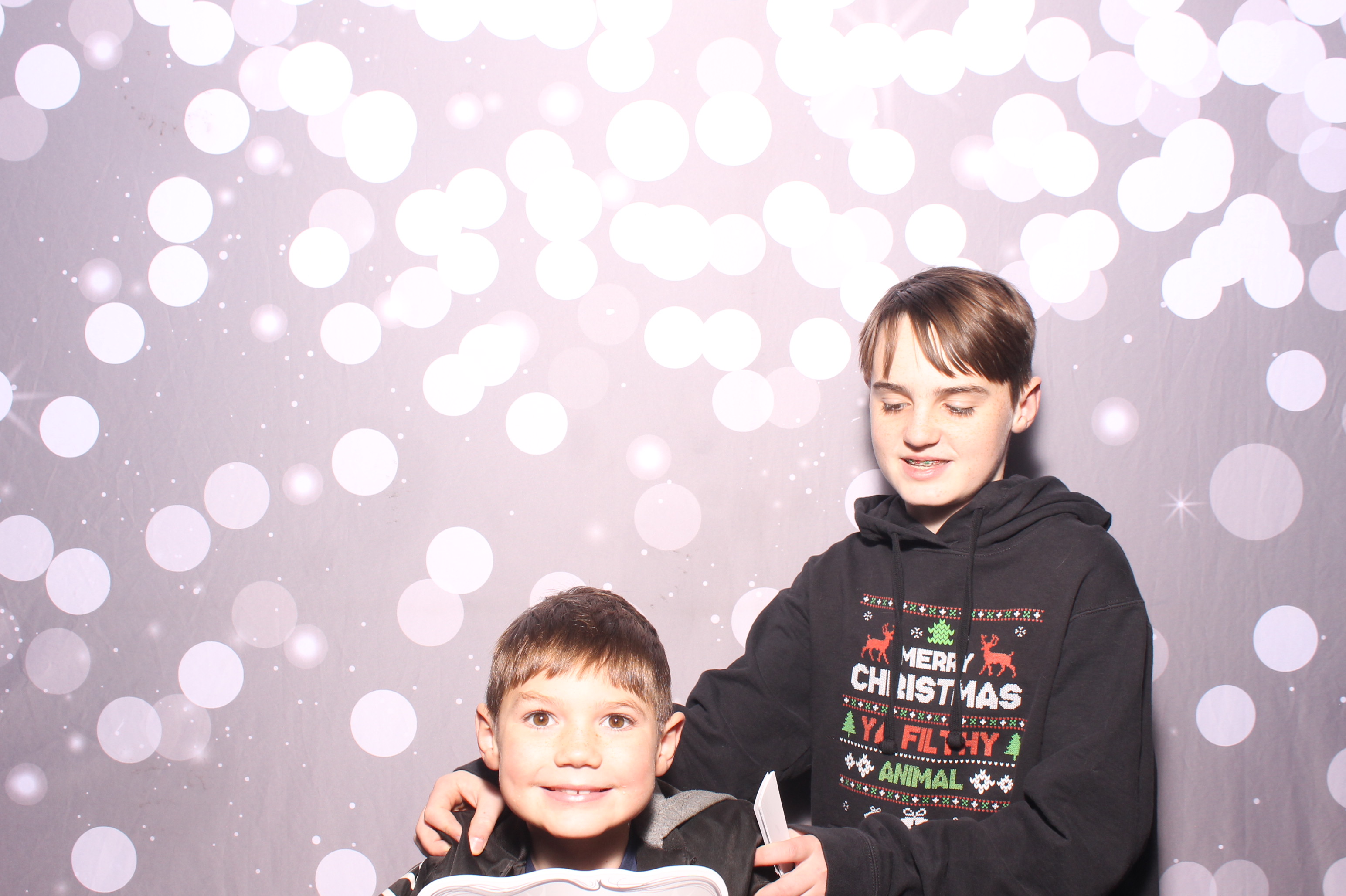 Crossroads Mason - Friendmas! | View more photos from the event at gallery.photoboothcincy.com/u/PhotoBoothCincy/Crossroads-Mason-Friendmas