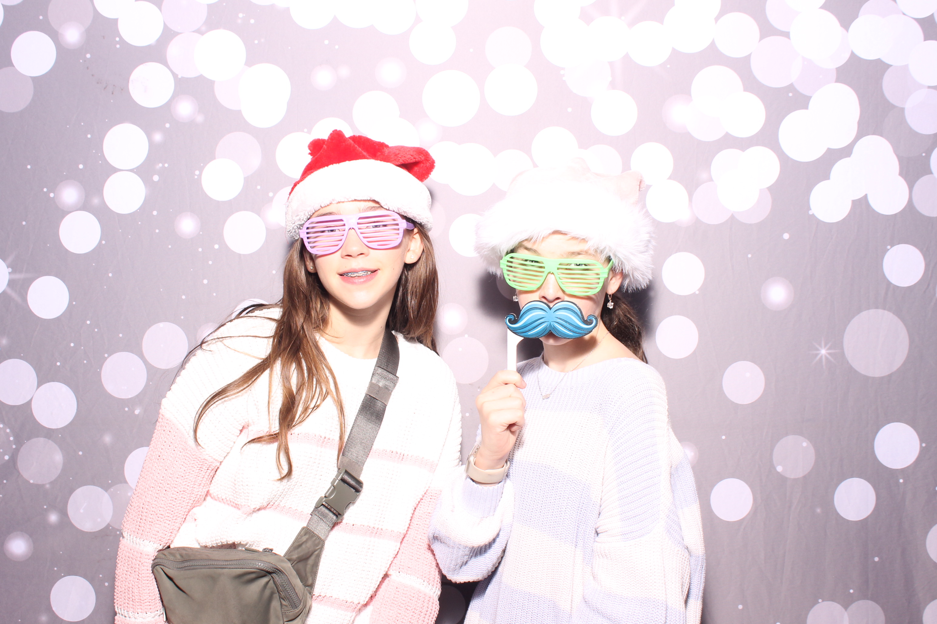 Crossroads Mason - Friendmas! | View more photos from the event at gallery.photoboothcincy.com/u/PhotoBoothCincy/Crossroads-Mason-Friendmas