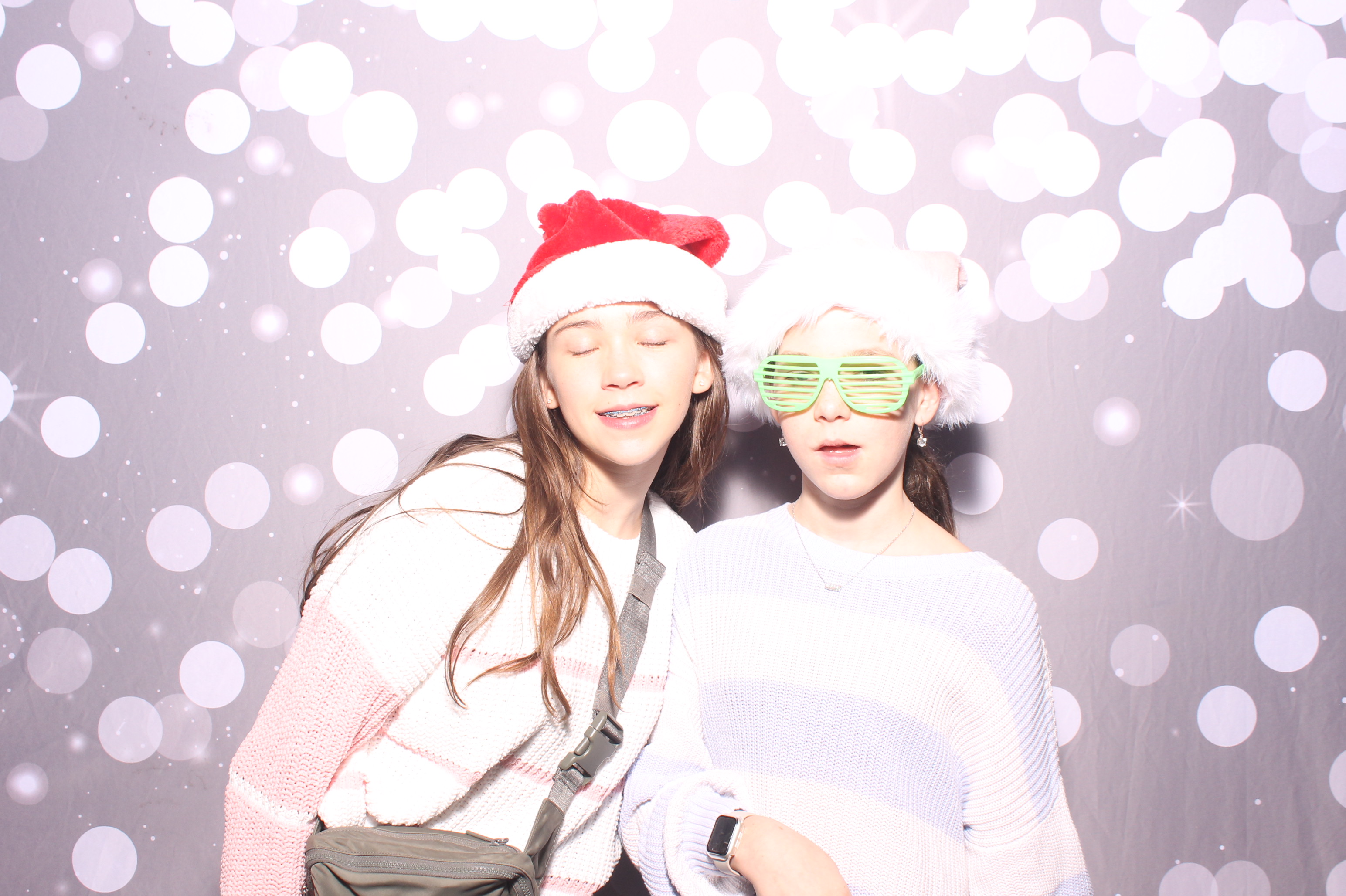 Crossroads Mason - Friendmas! | View more photos from the event at gallery.photoboothcincy.com/u/PhotoBoothCincy/Crossroads-Mason-Friendmas
