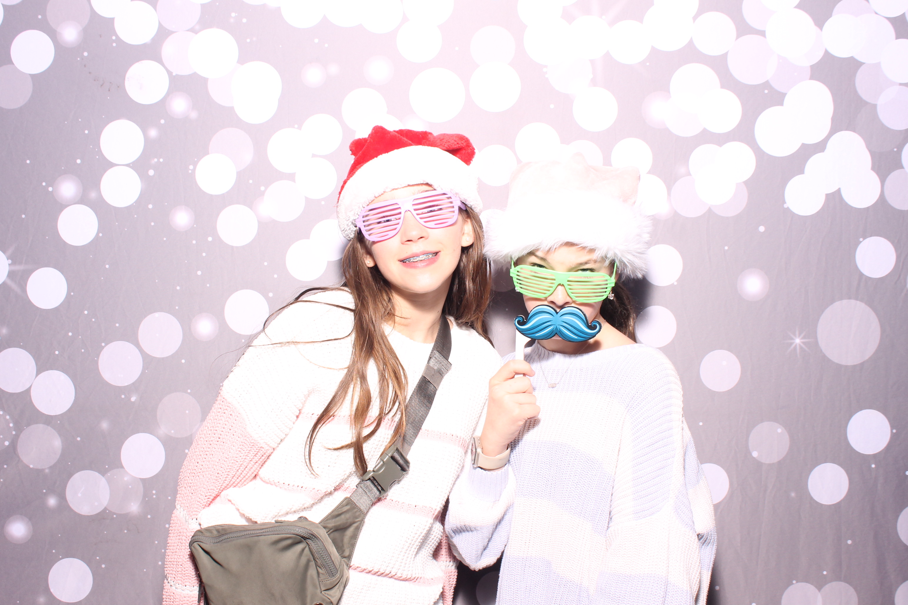 Crossroads Mason - Friendmas! | View more photos from the event at gallery.photoboothcincy.com/u/PhotoBoothCincy/Crossroads-Mason-Friendmas