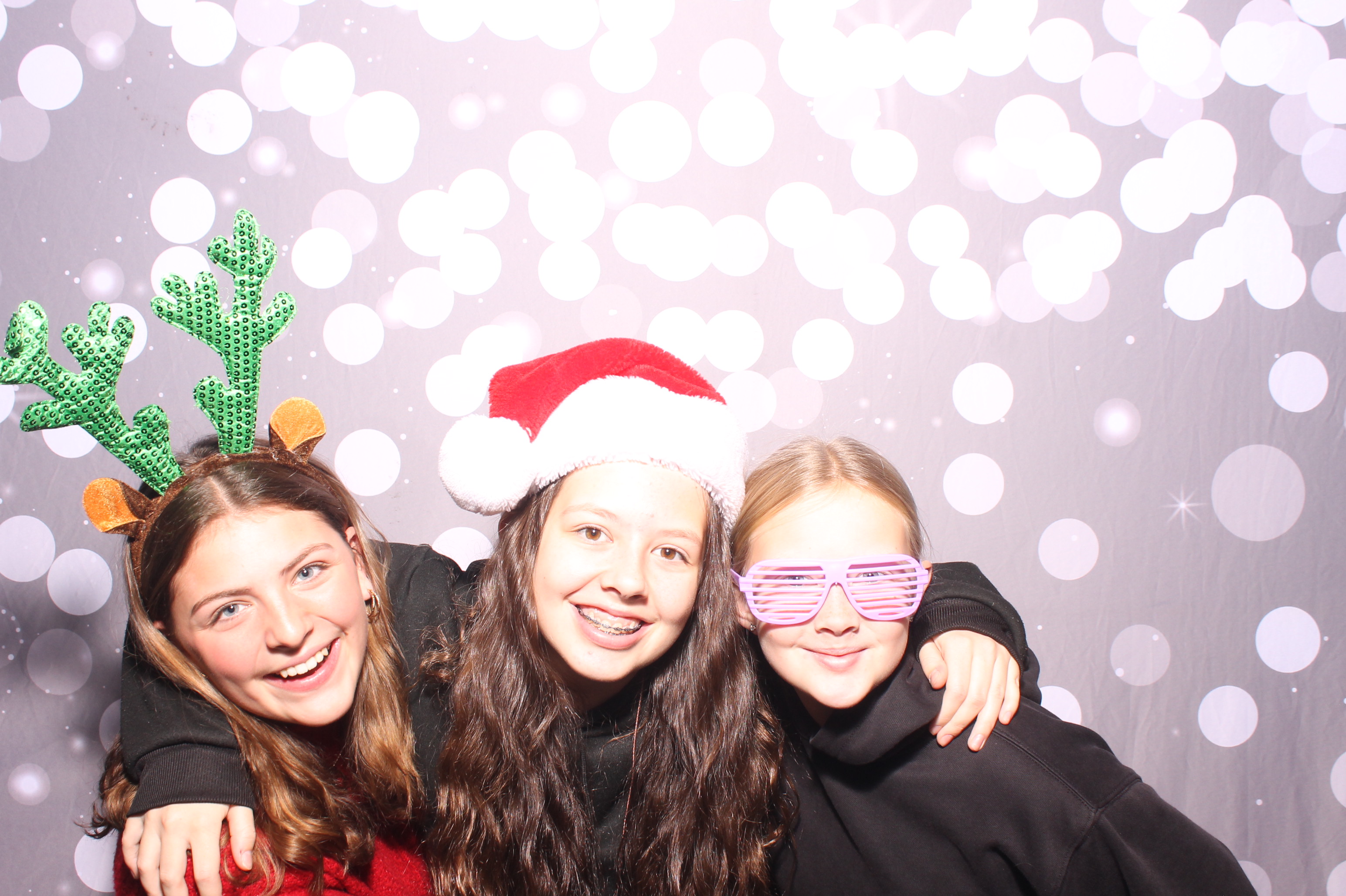 Crossroads Mason - Friendmas! | View more photos from the event at gallery.photoboothcincy.com/u/PhotoBoothCincy/Crossroads-Mason-Friendmas