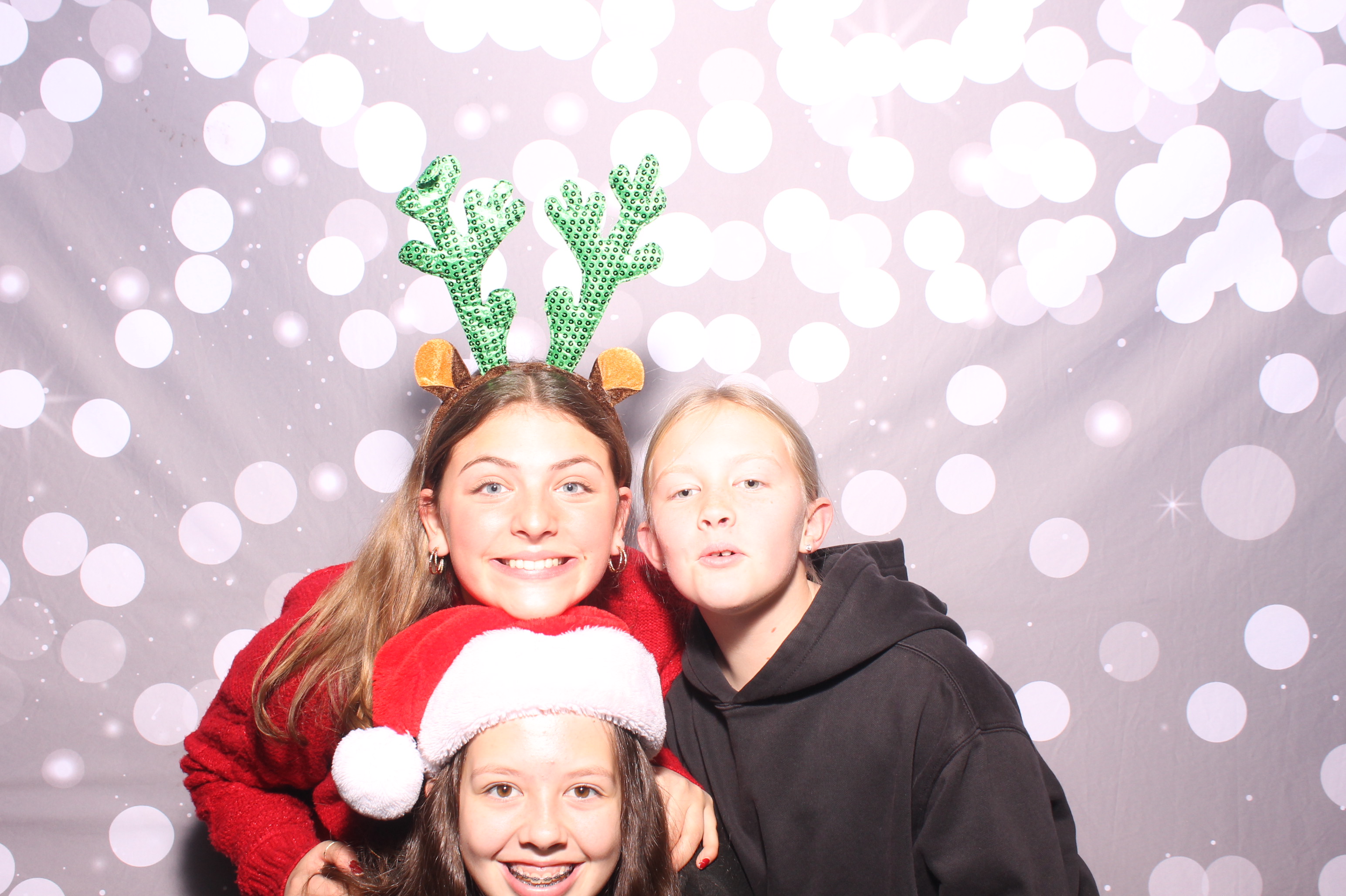 Crossroads Mason - Friendmas! | View more photos from the event at gallery.photoboothcincy.com/u/PhotoBoothCincy/Crossroads-Mason-Friendmas