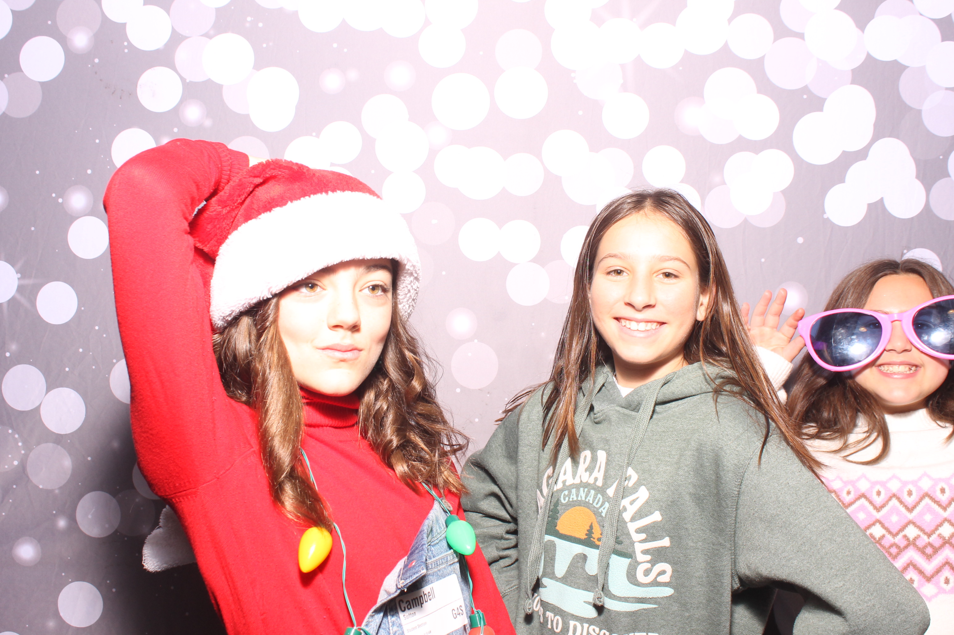 Crossroads Mason - Friendmas! | View more photos from the event at gallery.photoboothcincy.com/u/PhotoBoothCincy/Crossroads-Mason-Friendmas