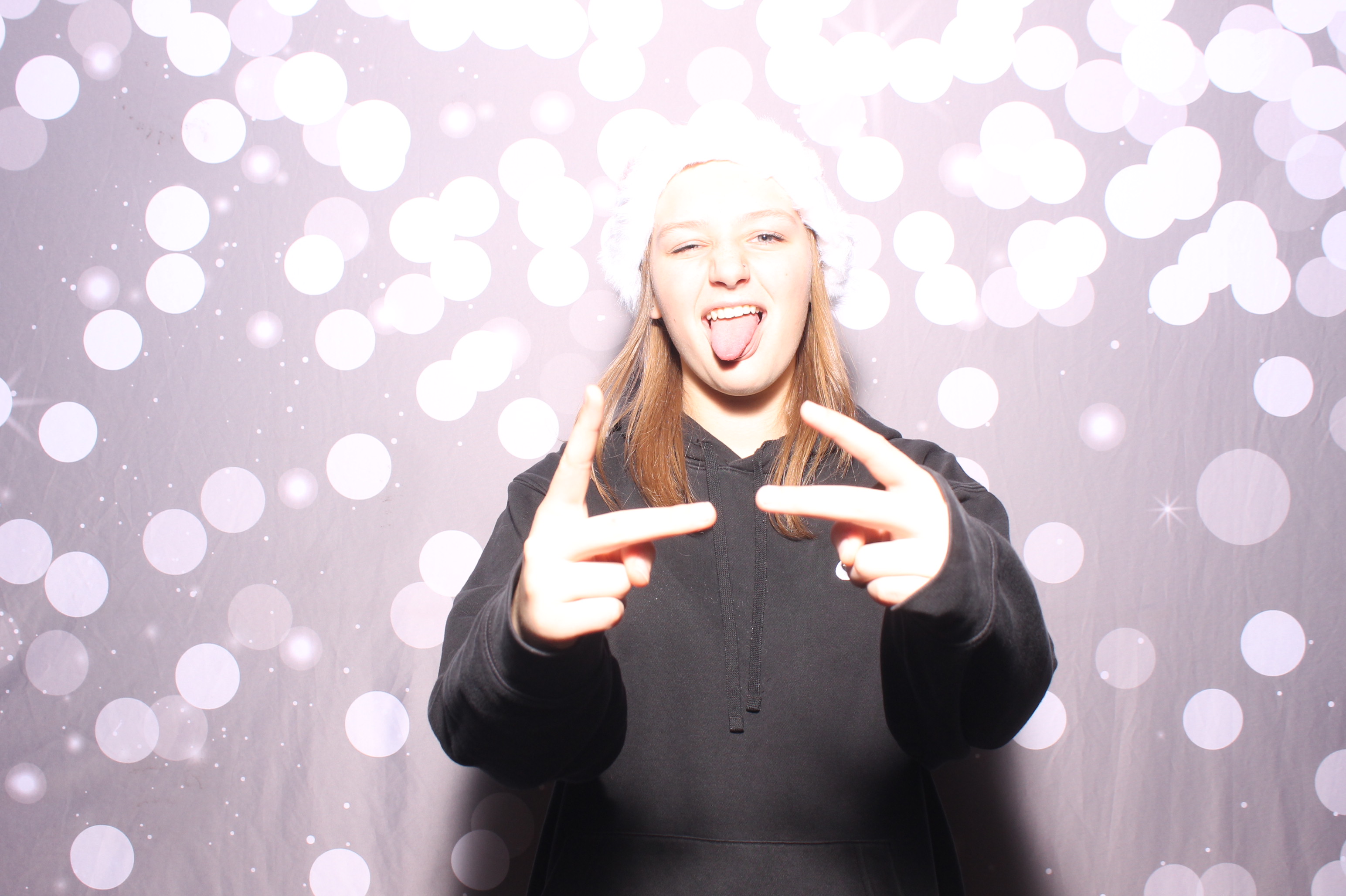 Crossroads Mason - Friendmas! | View more photos from the event at gallery.photoboothcincy.com/u/PhotoBoothCincy/Crossroads-Mason-Friendmas