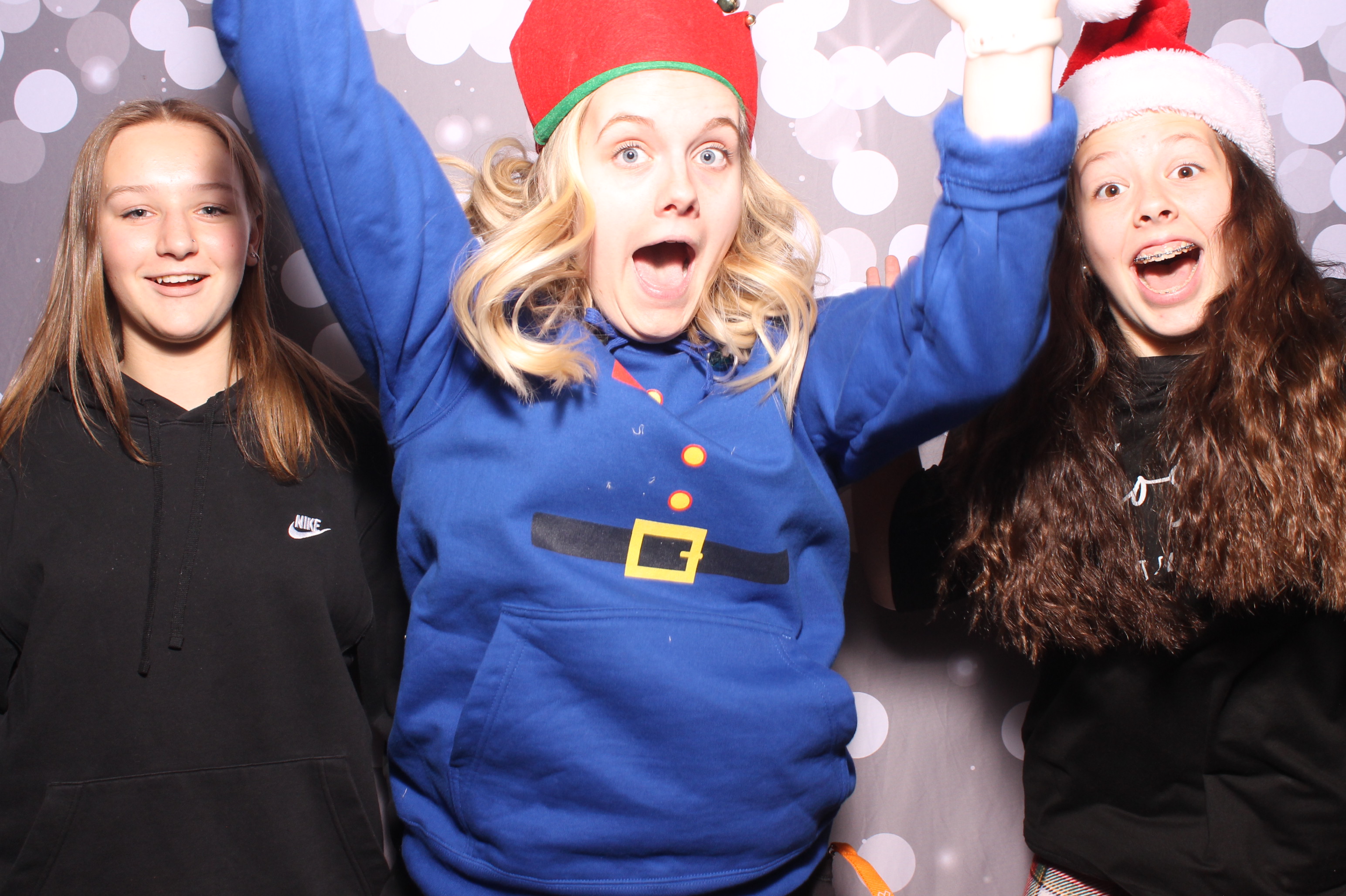 Crossroads Mason - Friendmas! | View more photos from the event at gallery.photoboothcincy.com/u/PhotoBoothCincy/Crossroads-Mason-Friendmas