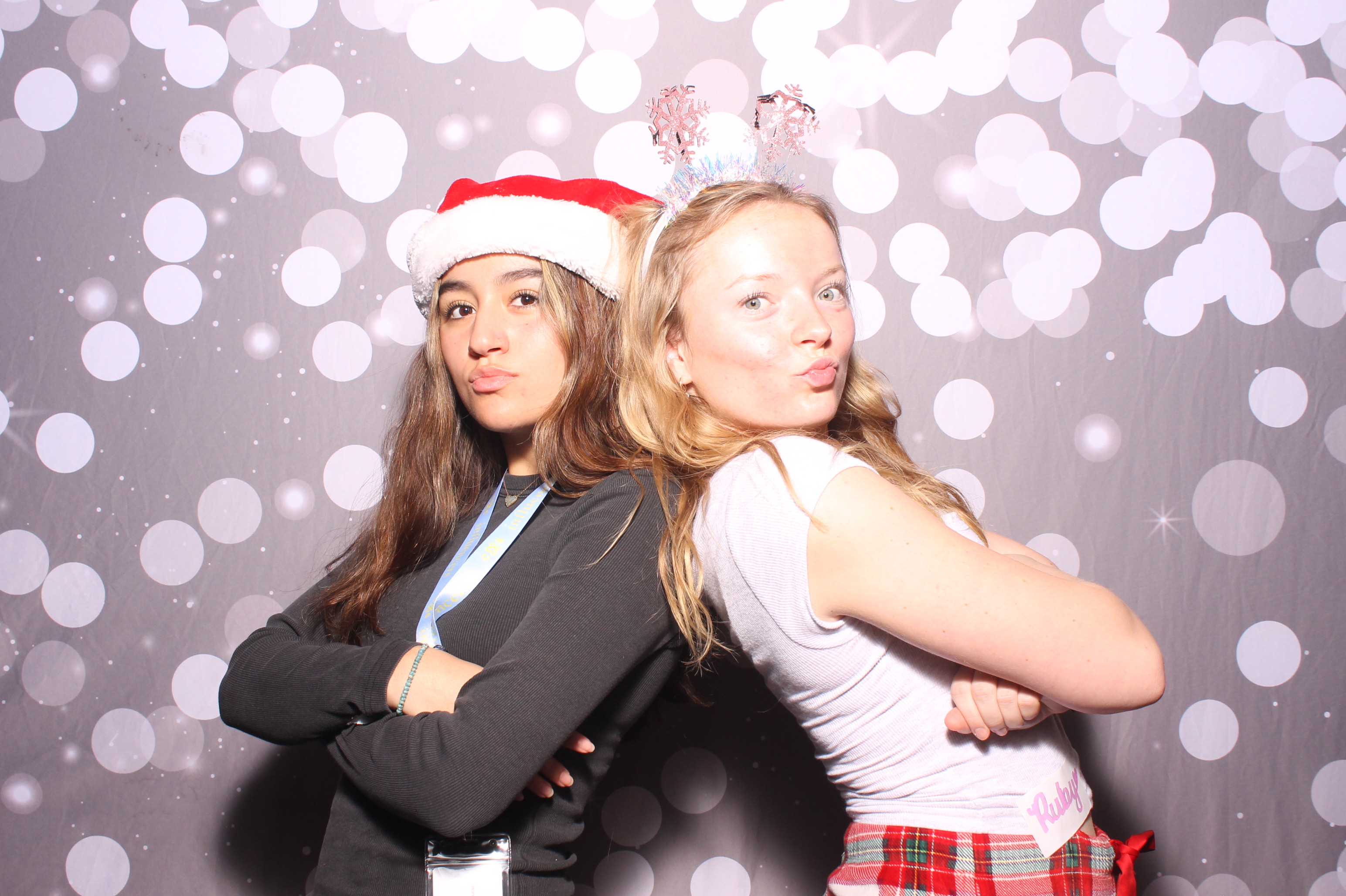 Crossroads Mason - Friendmas! | View more photos from the event at gallery.photoboothcincy.com/u/PhotoBoothCincy/Crossroads-Mason-Friendmas