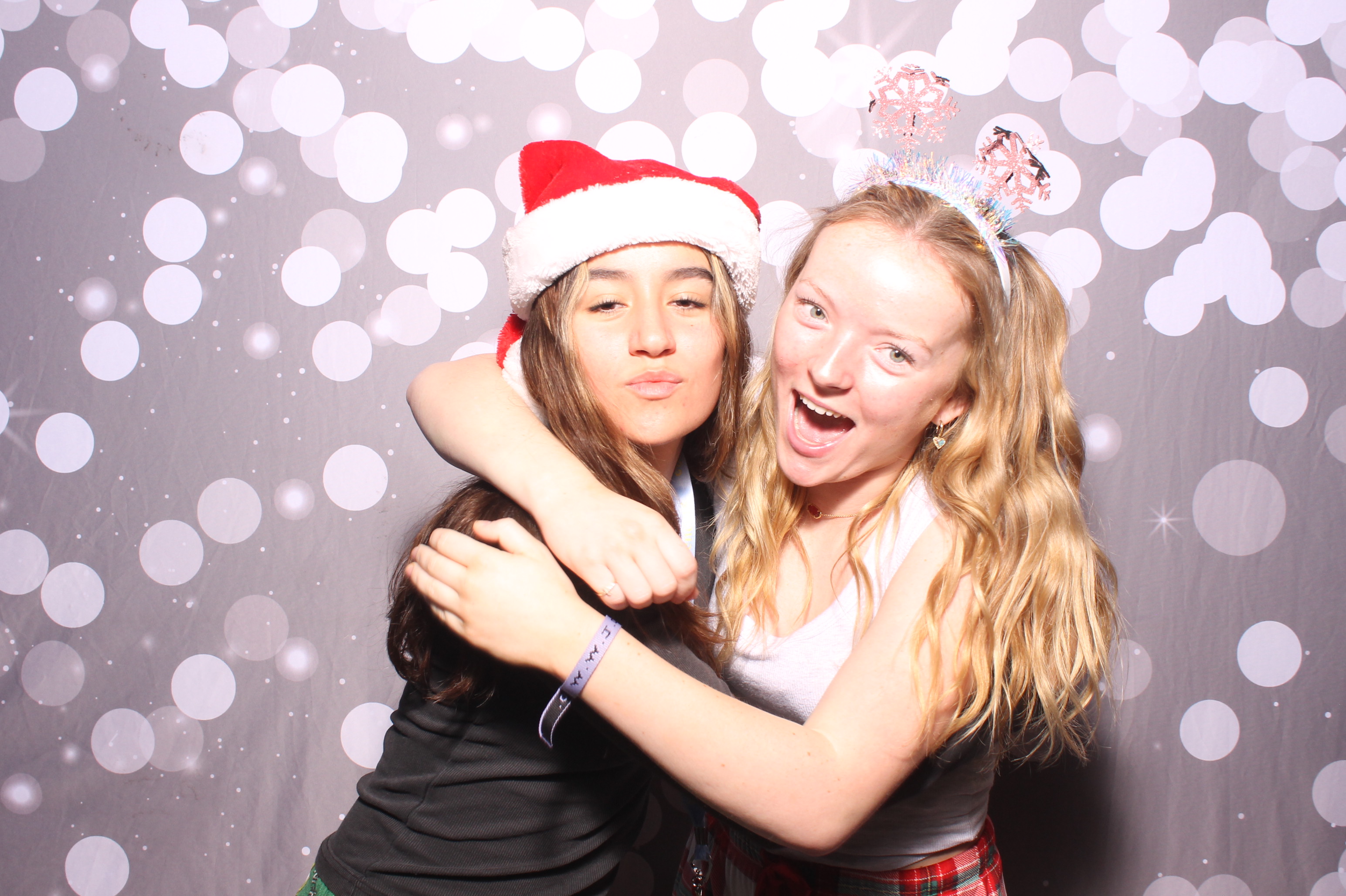 Crossroads Mason - Friendmas! | View more photos from the event at gallery.photoboothcincy.com/u/PhotoBoothCincy/Crossroads-Mason-Friendmas