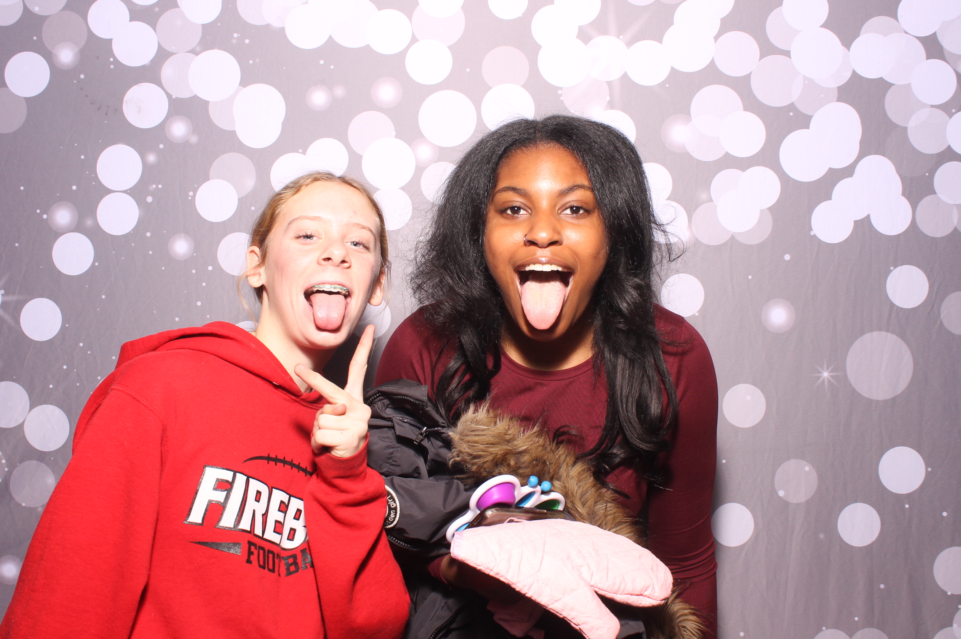 Crossroads Mason - Friendmas! | View more photos from the event at gallery.photoboothcincy.com/u/PhotoBoothCincy/Crossroads-Mason-Friendmas