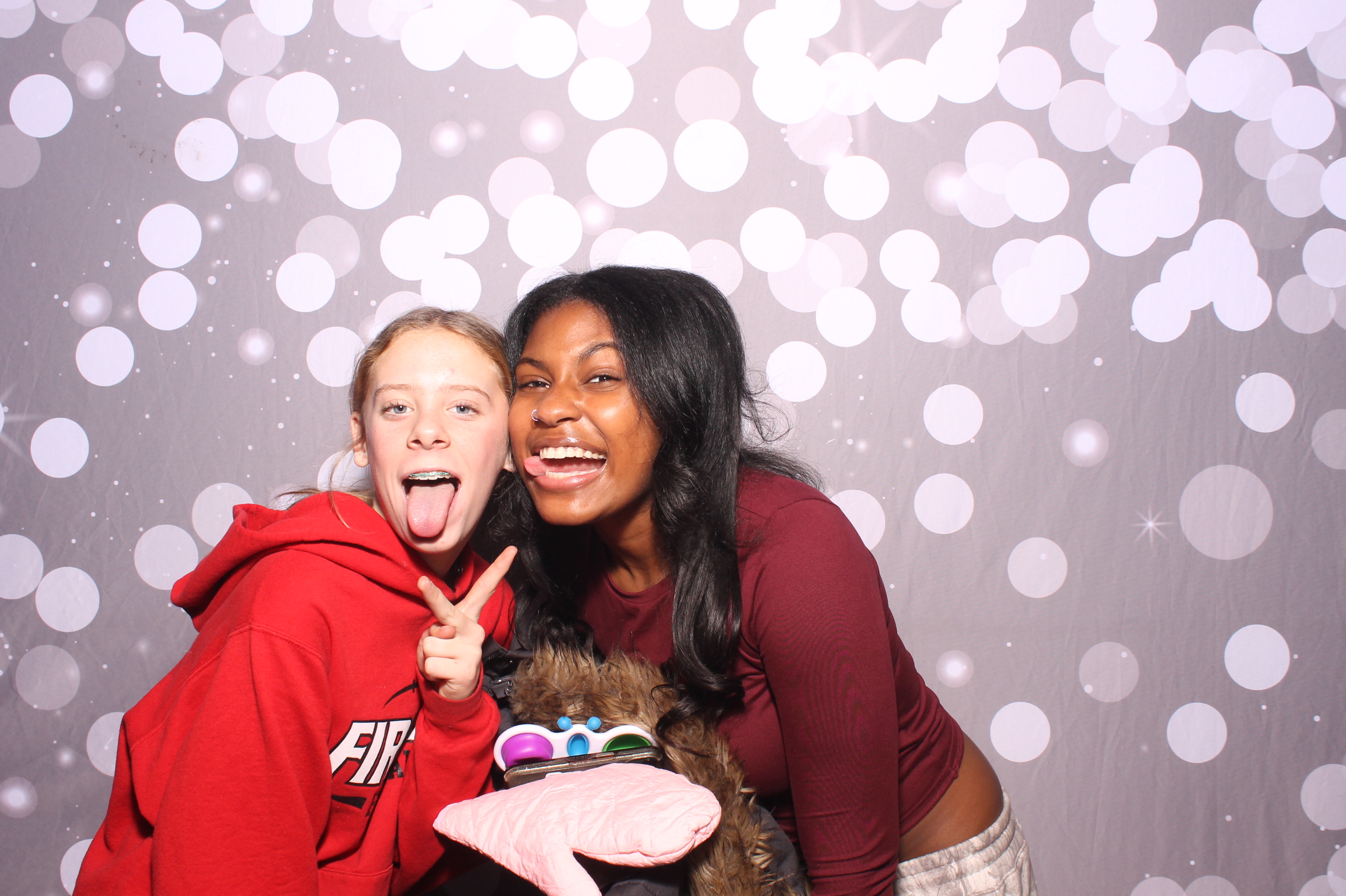 Crossroads Mason - Friendmas! | View more photos from the event at gallery.photoboothcincy.com/u/PhotoBoothCincy/Crossroads-Mason-Friendmas