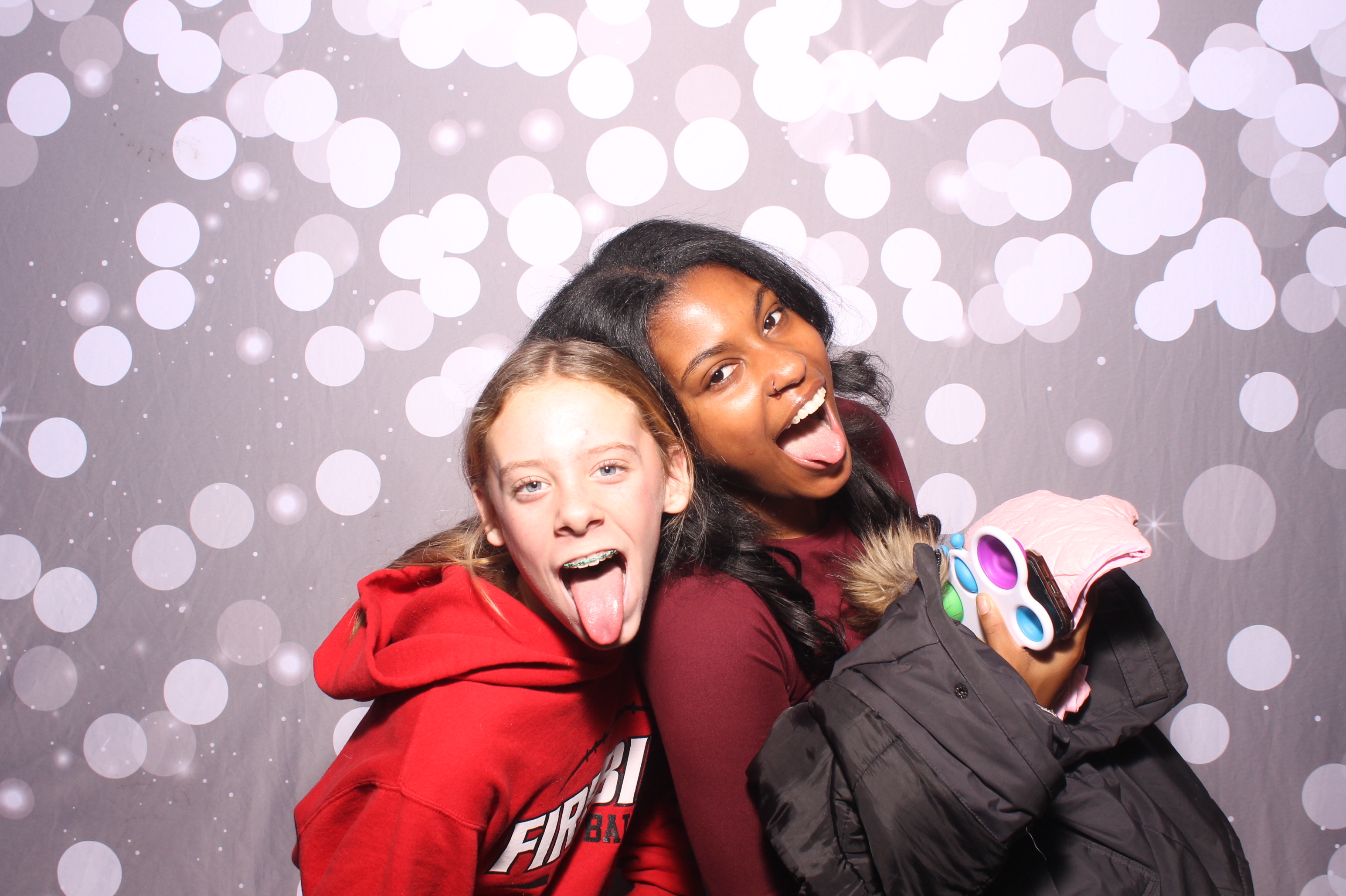 Crossroads Mason - Friendmas! | View more photos from the event at gallery.photoboothcincy.com/u/PhotoBoothCincy/Crossroads-Mason-Friendmas