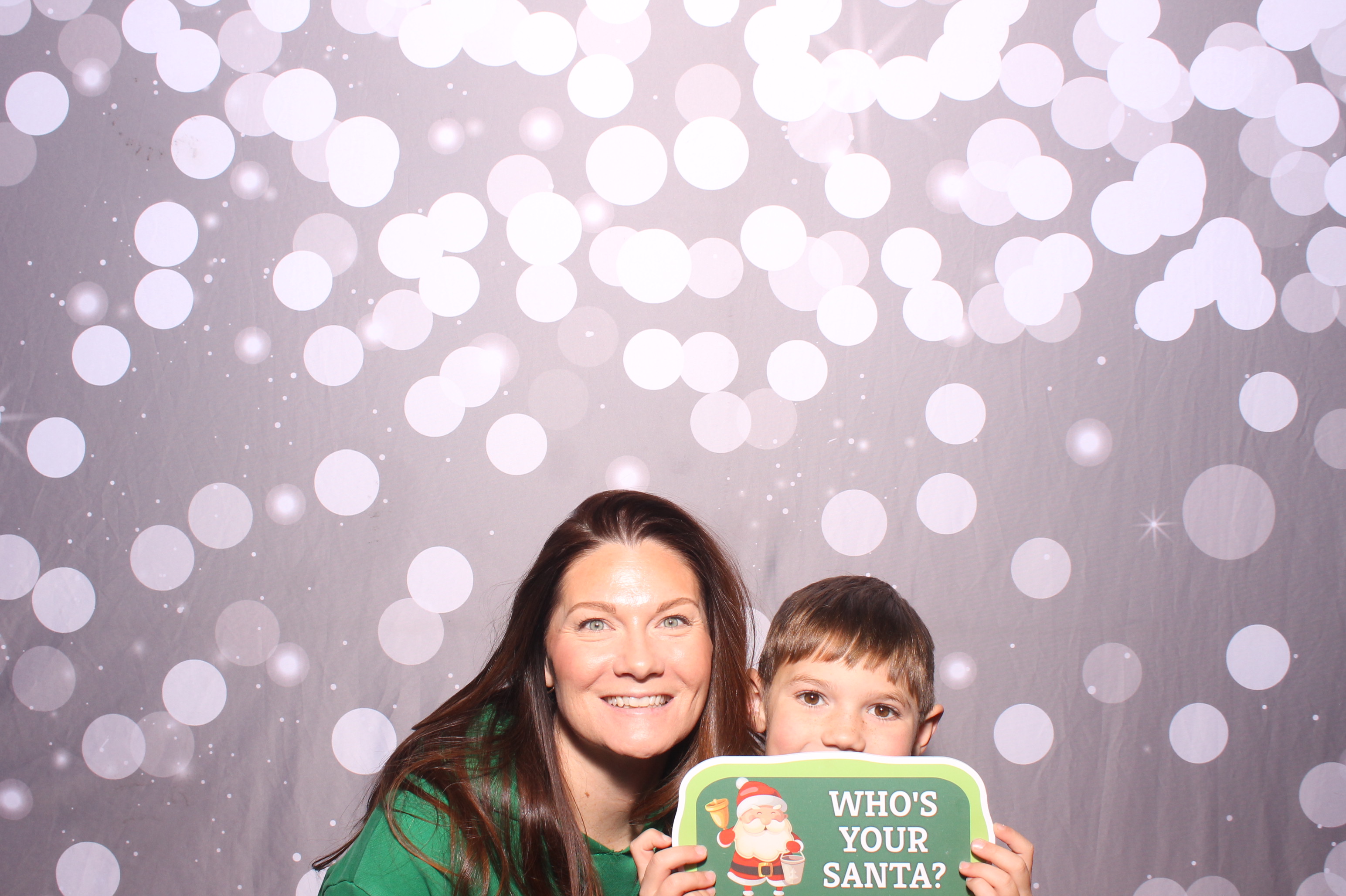 Crossroads Mason - Friendmas! | View more photos from the event at gallery.photoboothcincy.com/u/PhotoBoothCincy/Crossroads-Mason-Friendmas