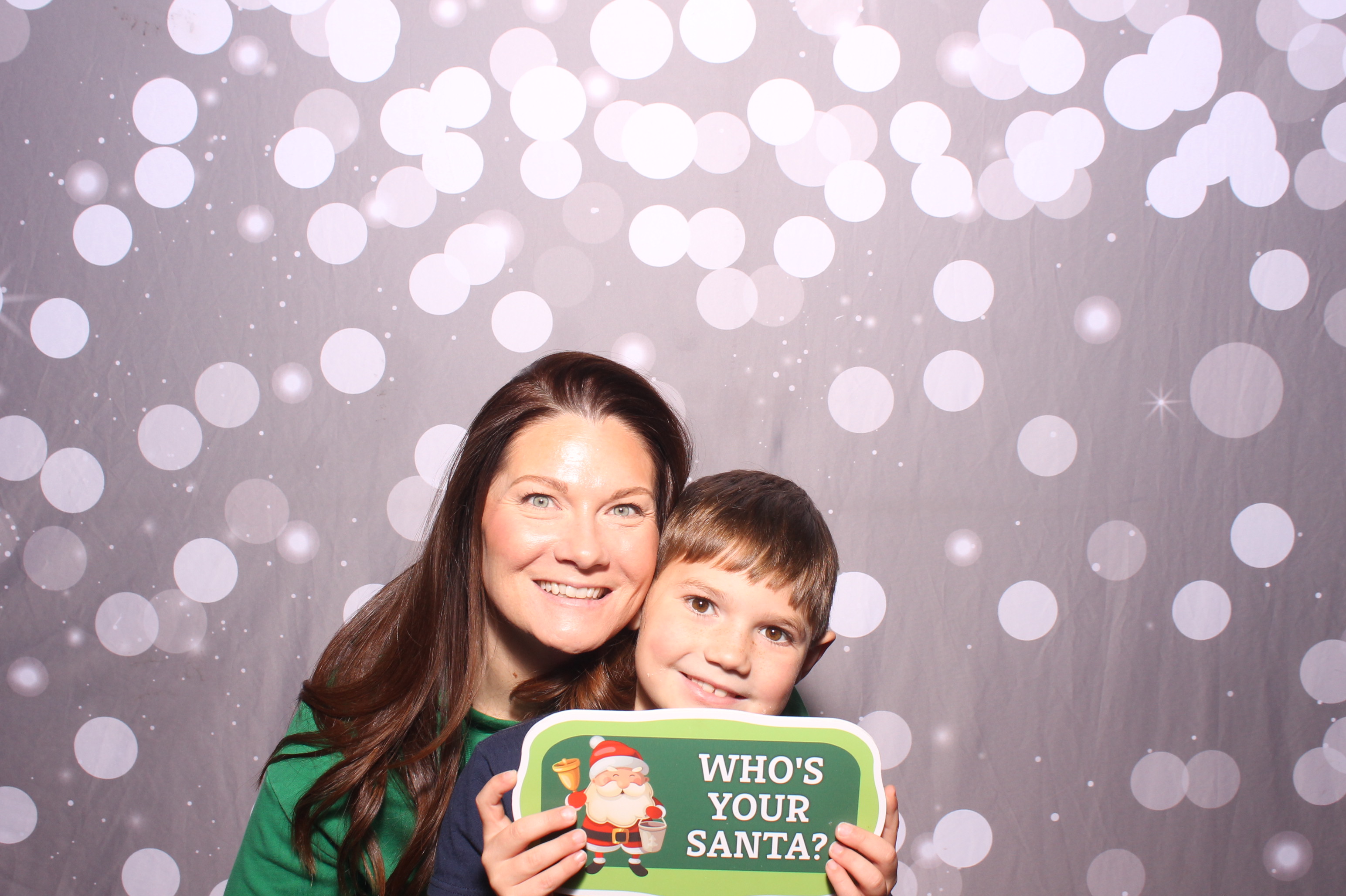 Crossroads Mason - Friendmas! | View more photos from the event at gallery.photoboothcincy.com/u/PhotoBoothCincy/Crossroads-Mason-Friendmas