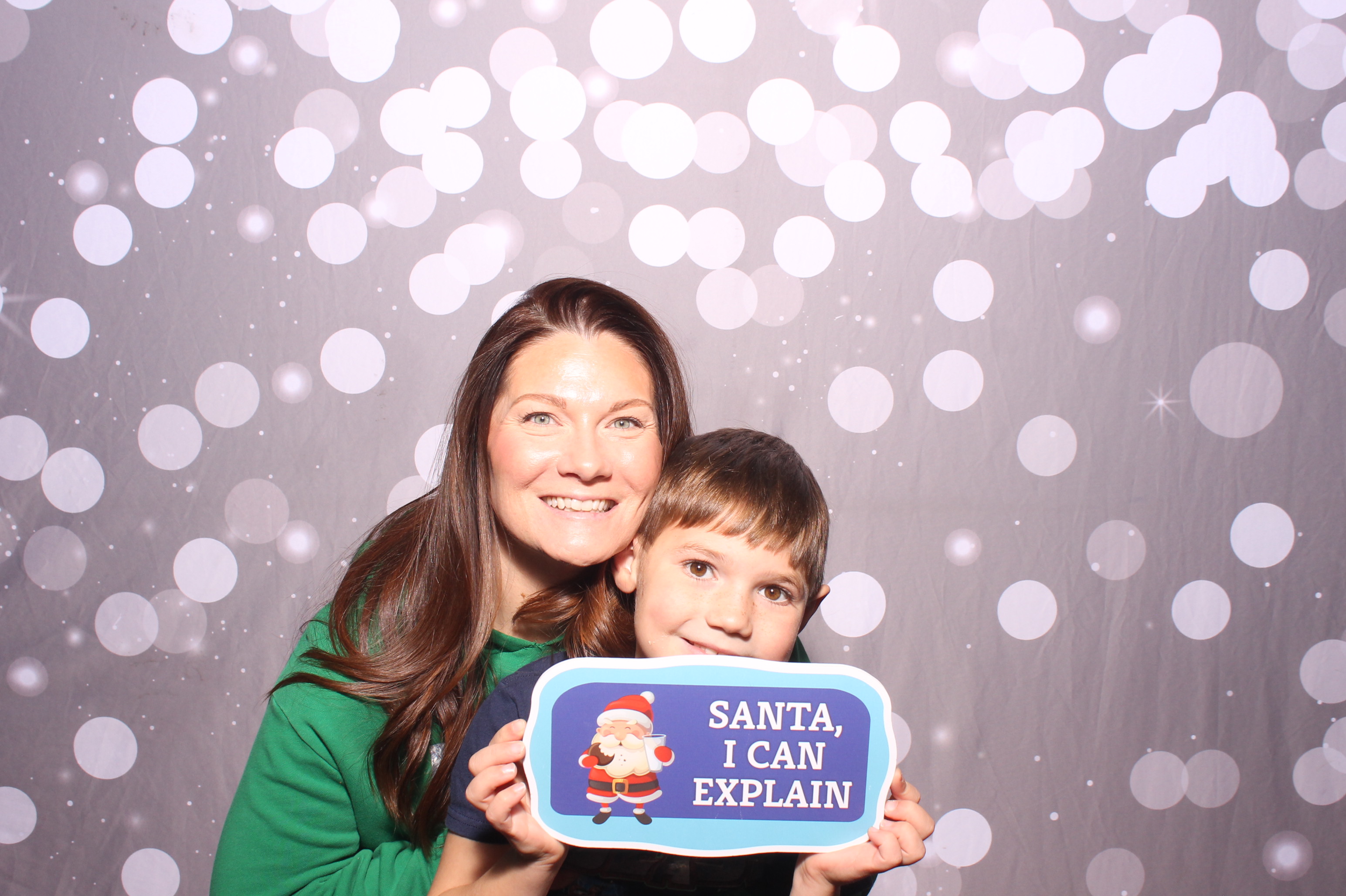 Crossroads Mason - Friendmas! | View more photos from the event at gallery.photoboothcincy.com/u/PhotoBoothCincy/Crossroads-Mason-Friendmas