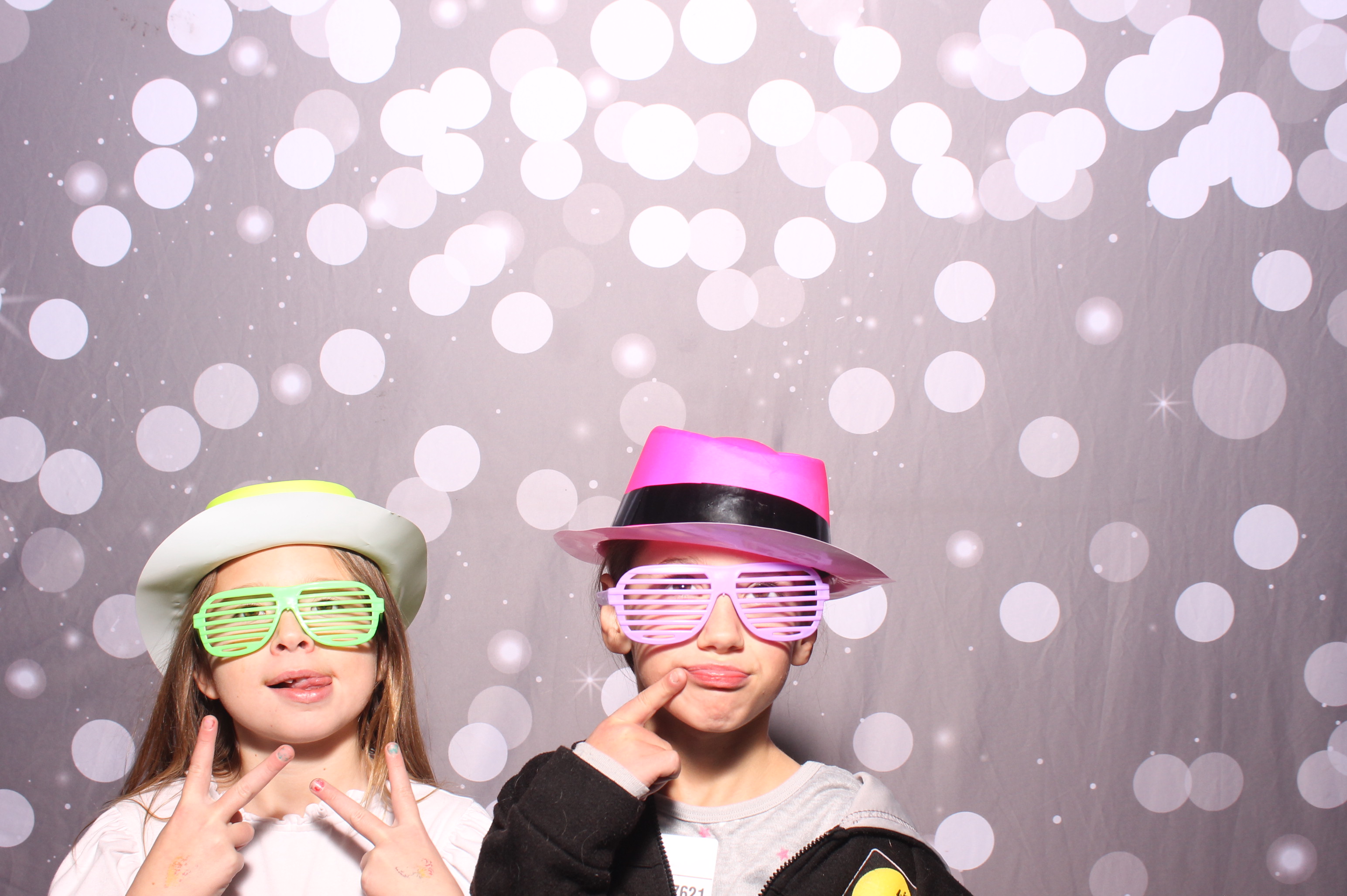 Crossroads Mason - Friendmas! | View more photos from the event at gallery.photoboothcincy.com/u/PhotoBoothCincy/Crossroads-Mason-Friendmas