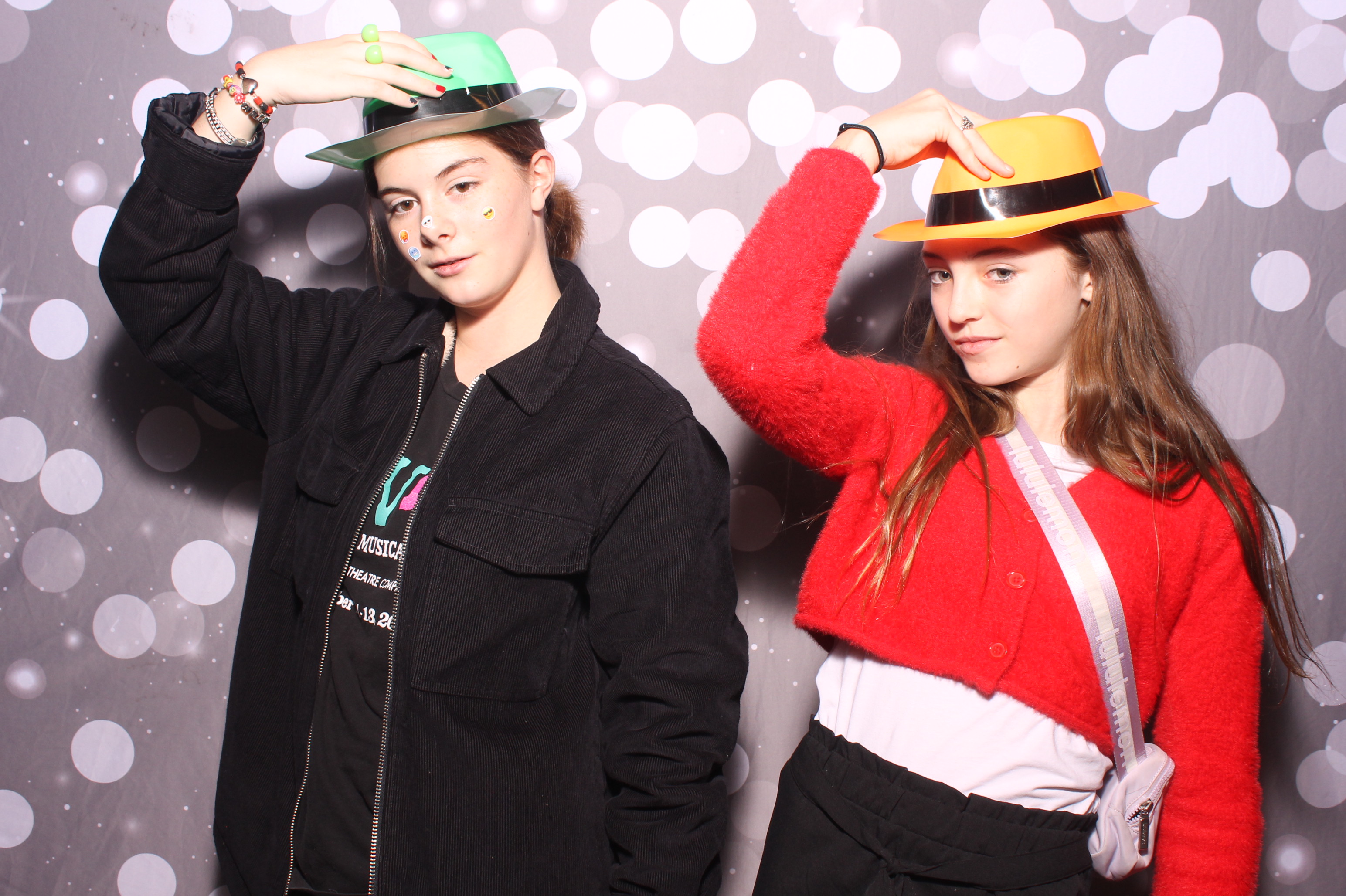 Crossroads Mason - Friendmas! | View more photos from the event at gallery.photoboothcincy.com/u/PhotoBoothCincy/Crossroads-Mason-Friendmas