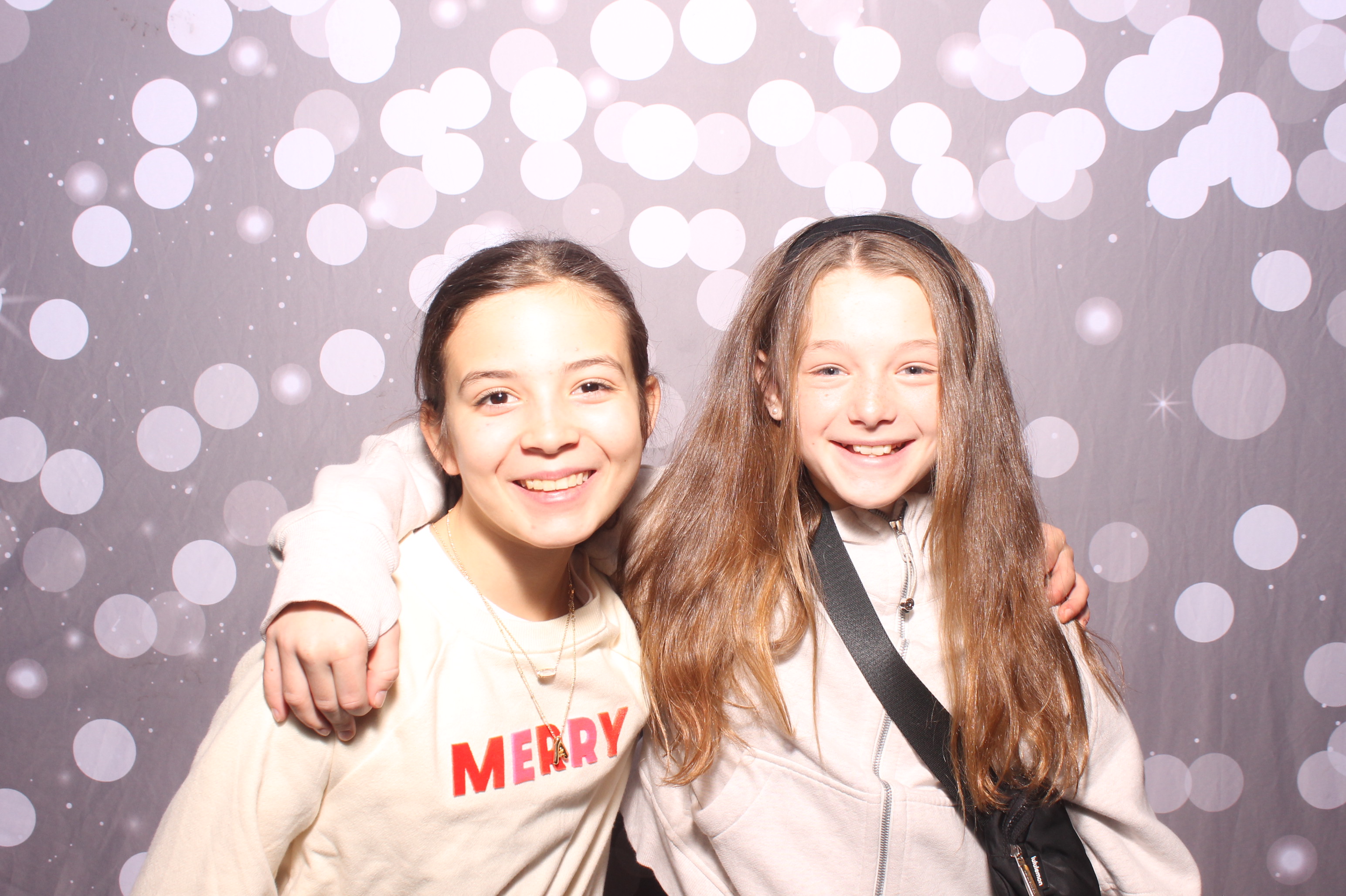 Crossroads Mason - Friendmas! | View more photos from the event at gallery.photoboothcincy.com/u/PhotoBoothCincy/Crossroads-Mason-Friendmas