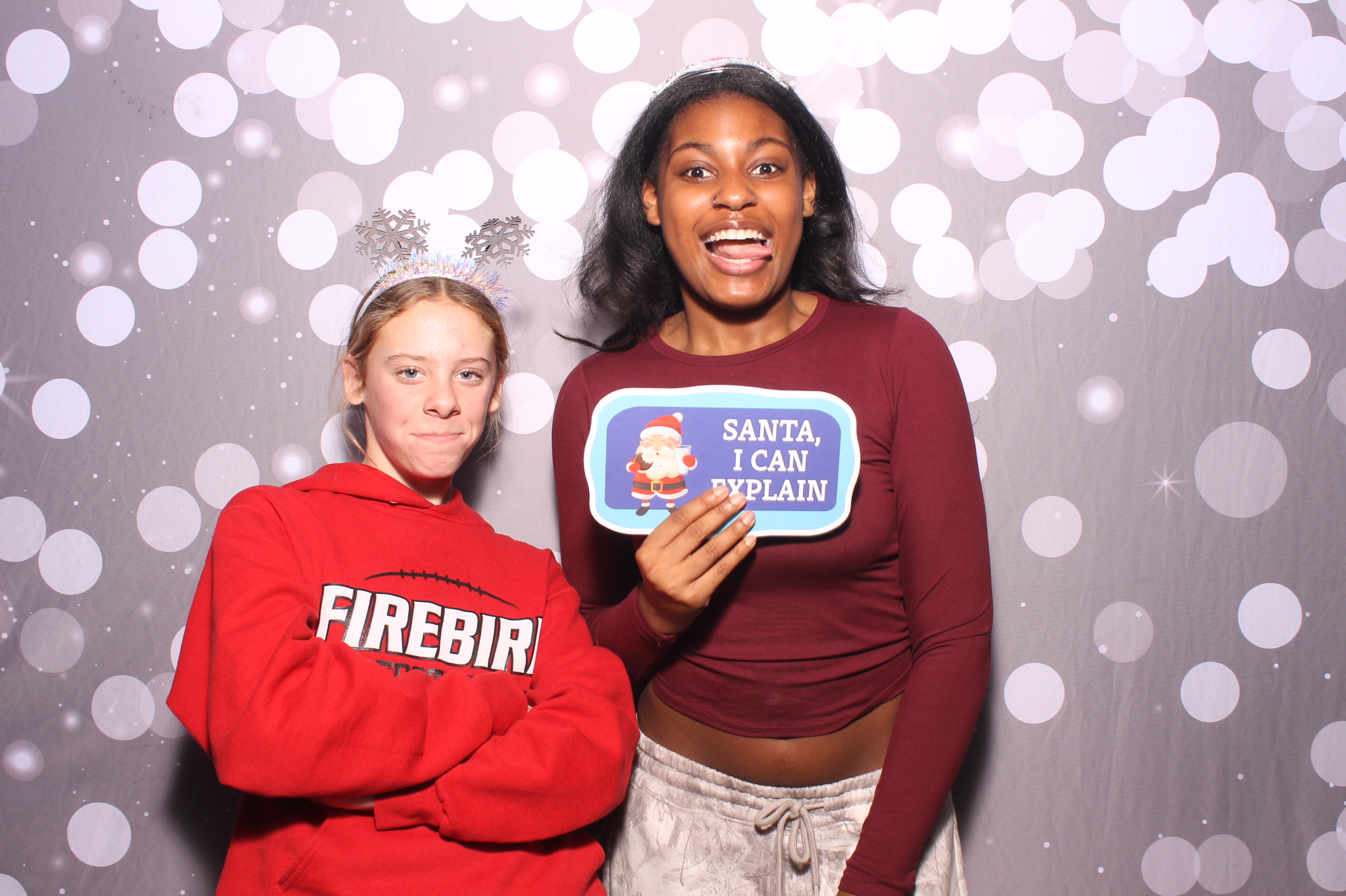 Crossroads Mason - Friendmas! | View more photos from the event at gallery.photoboothcincy.com/u/PhotoBoothCincy/Crossroads-Mason-Friendmas