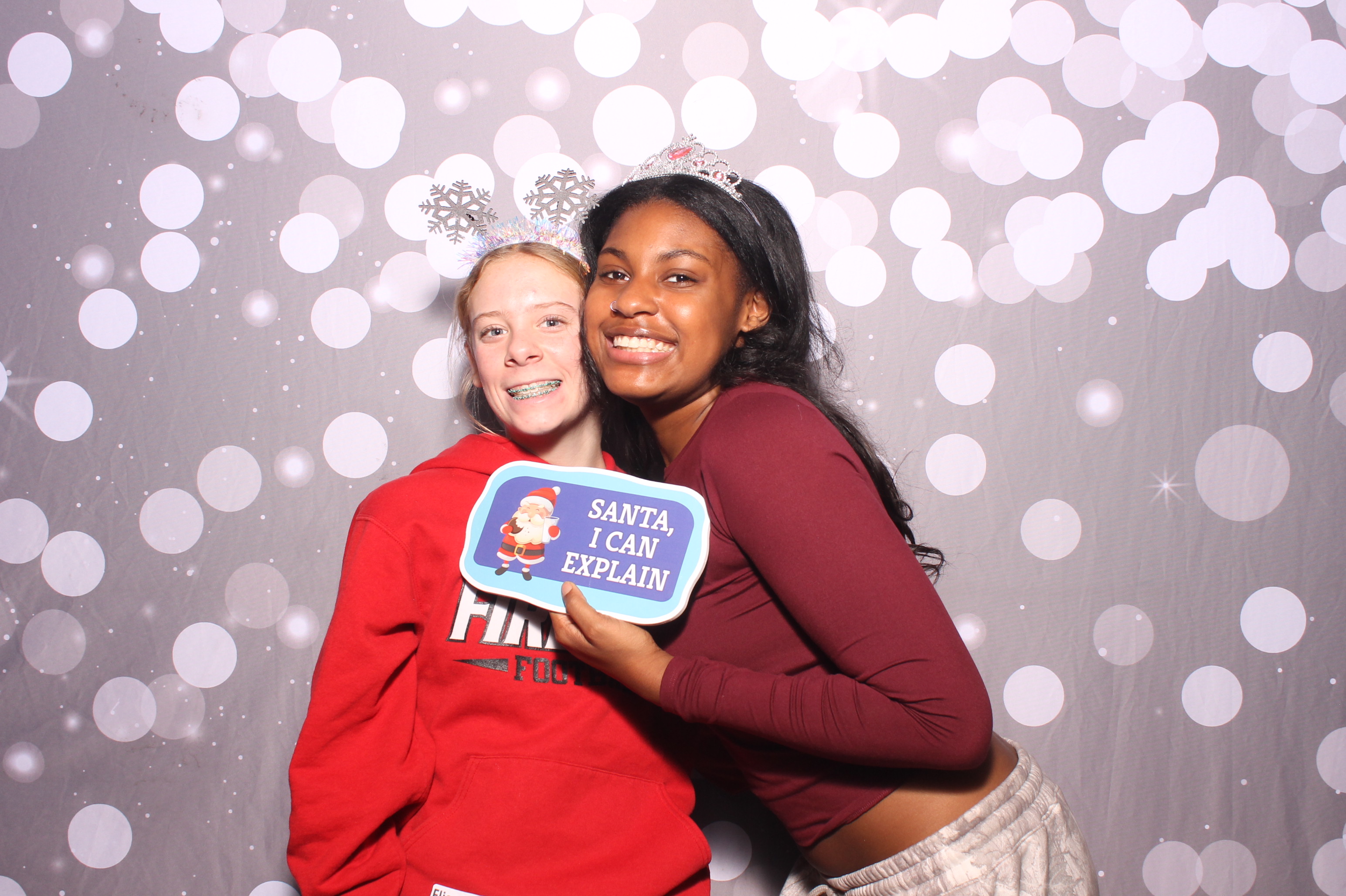 Crossroads Mason - Friendmas! | View more photos from the event at gallery.photoboothcincy.com/u/PhotoBoothCincy/Crossroads-Mason-Friendmas