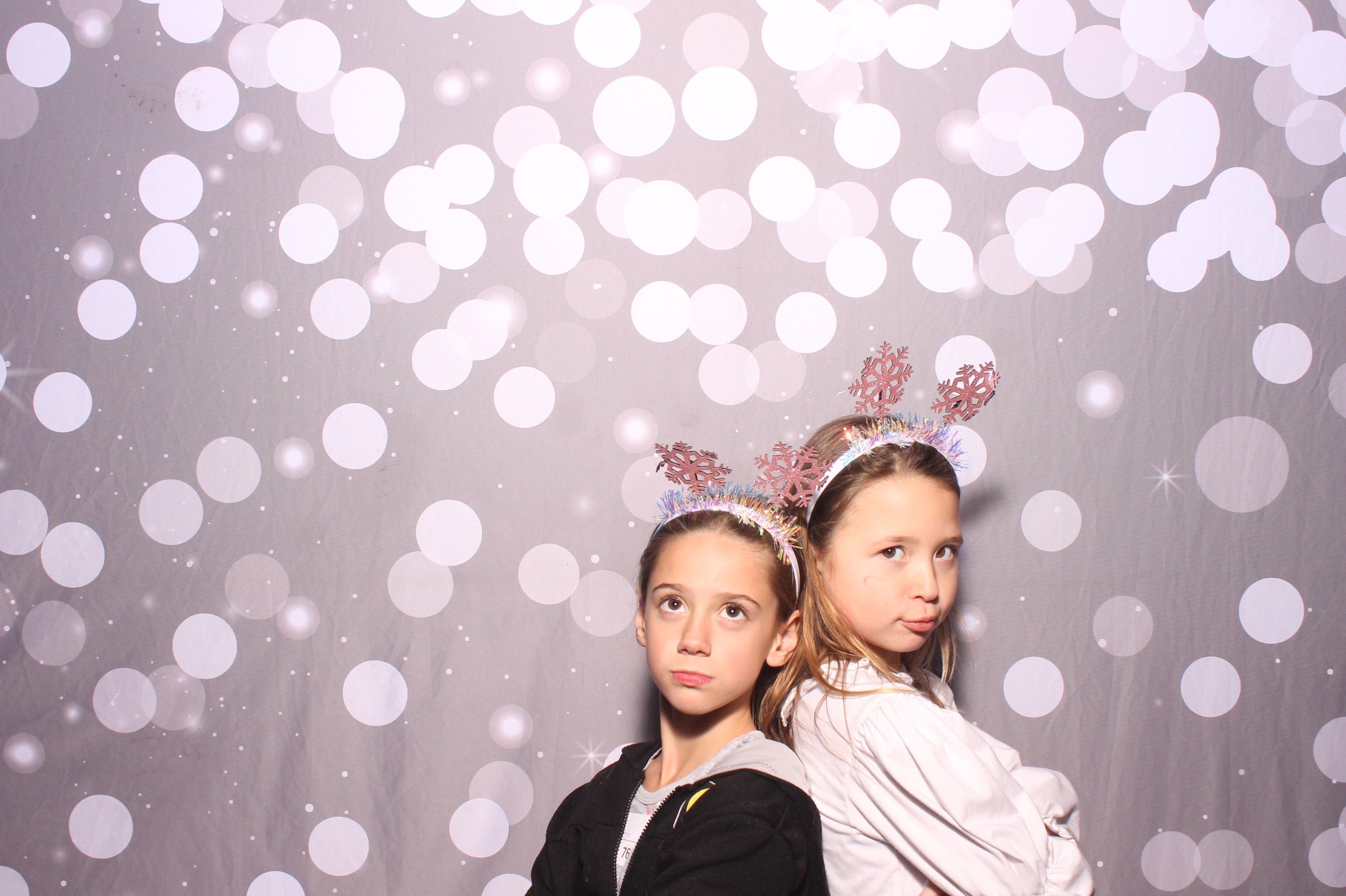 Crossroads Mason - Friendmas! | View more photos from the event at gallery.photoboothcincy.com/u/PhotoBoothCincy/Crossroads-Mason-Friendmas