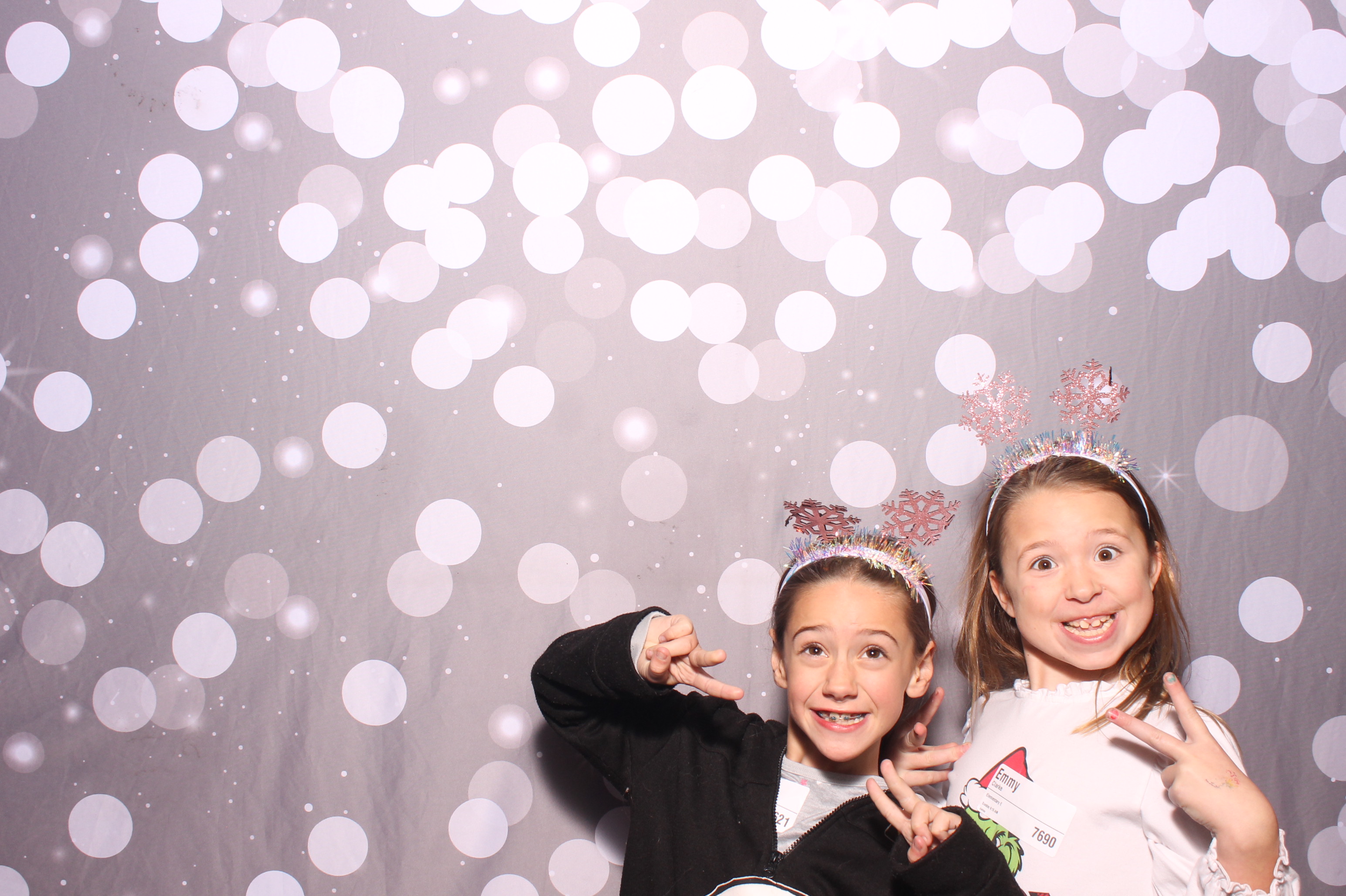 Crossroads Mason - Friendmas! | View more photos from the event at gallery.photoboothcincy.com/u/PhotoBoothCincy/Crossroads-Mason-Friendmas