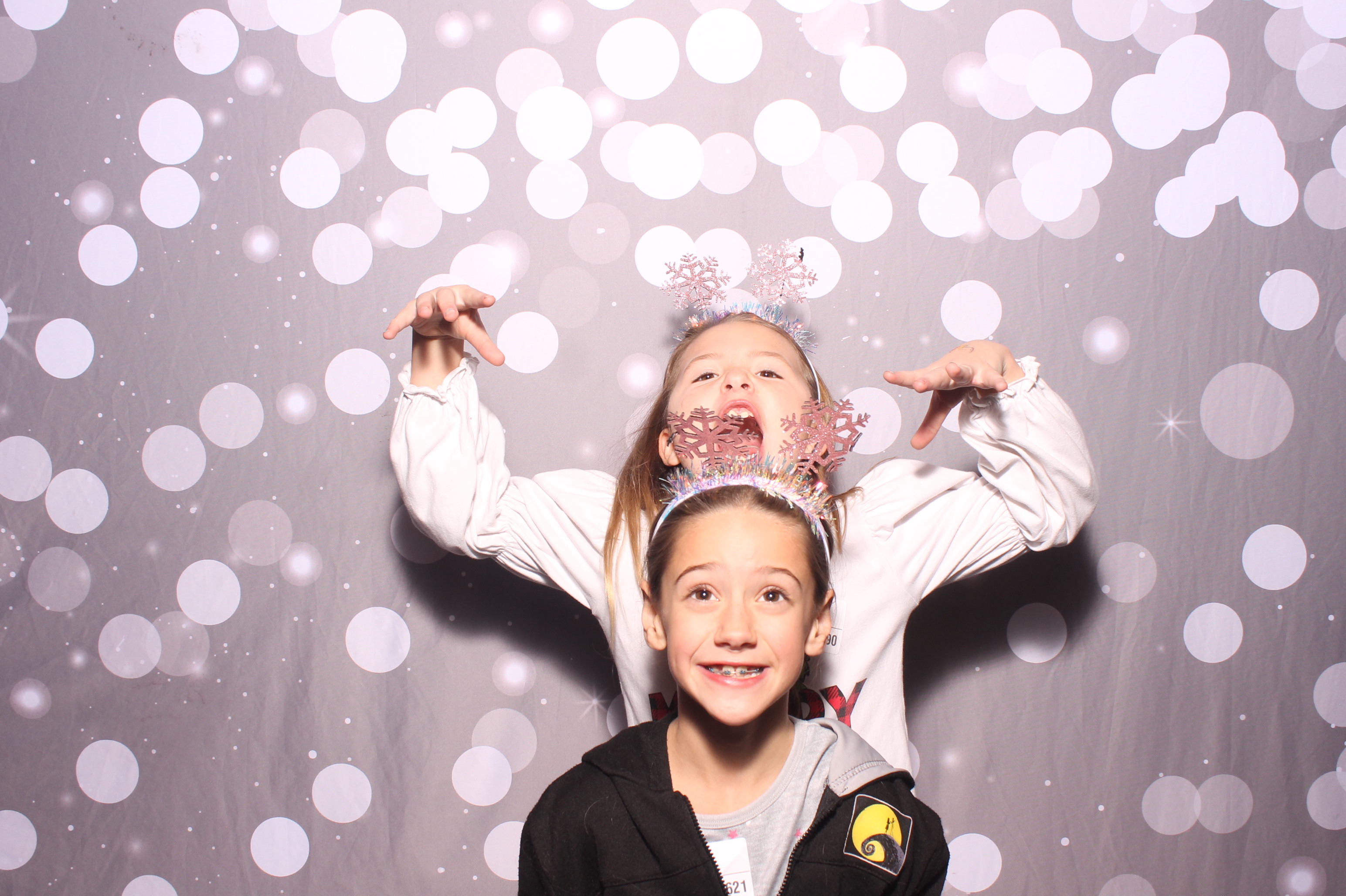 Crossroads Mason - Friendmas! | View more photos from the event at gallery.photoboothcincy.com/u/PhotoBoothCincy/Crossroads-Mason-Friendmas