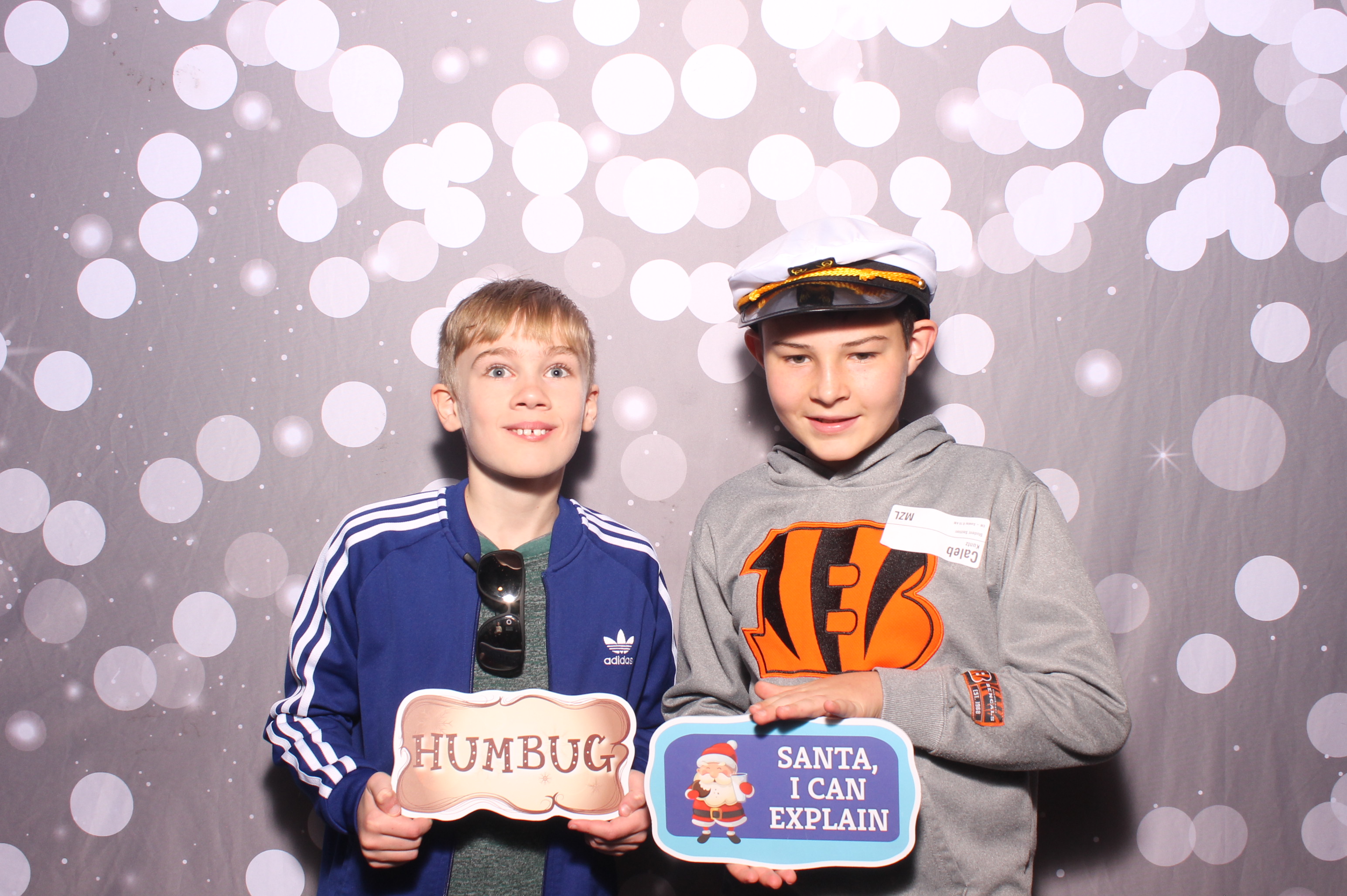 Crossroads Mason - Friendmas! | View more photos from the event at gallery.photoboothcincy.com/u/PhotoBoothCincy/Crossroads-Mason-Friendmas