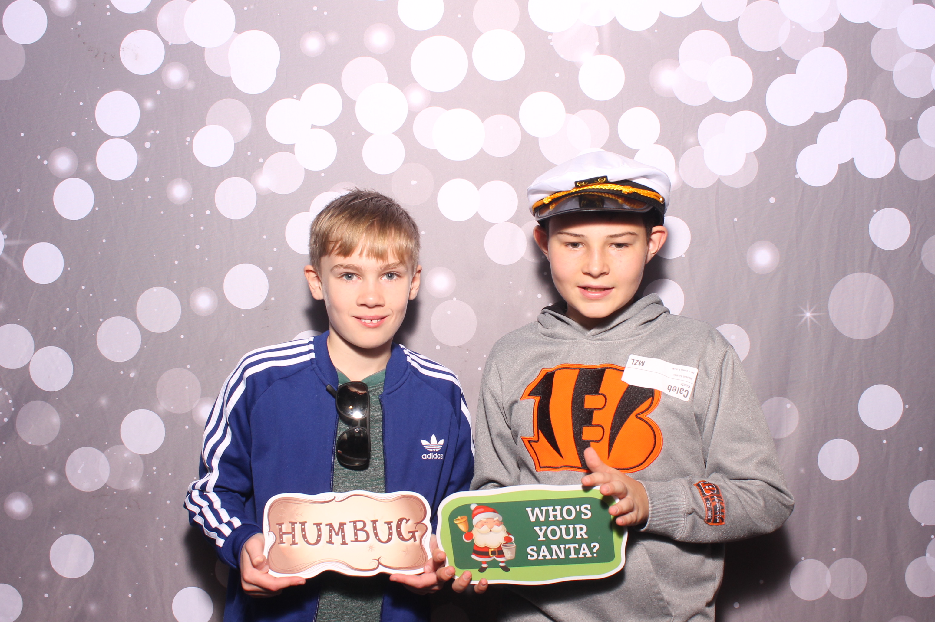 Crossroads Mason - Friendmas! | View more photos from the event at gallery.photoboothcincy.com/u/PhotoBoothCincy/Crossroads-Mason-Friendmas