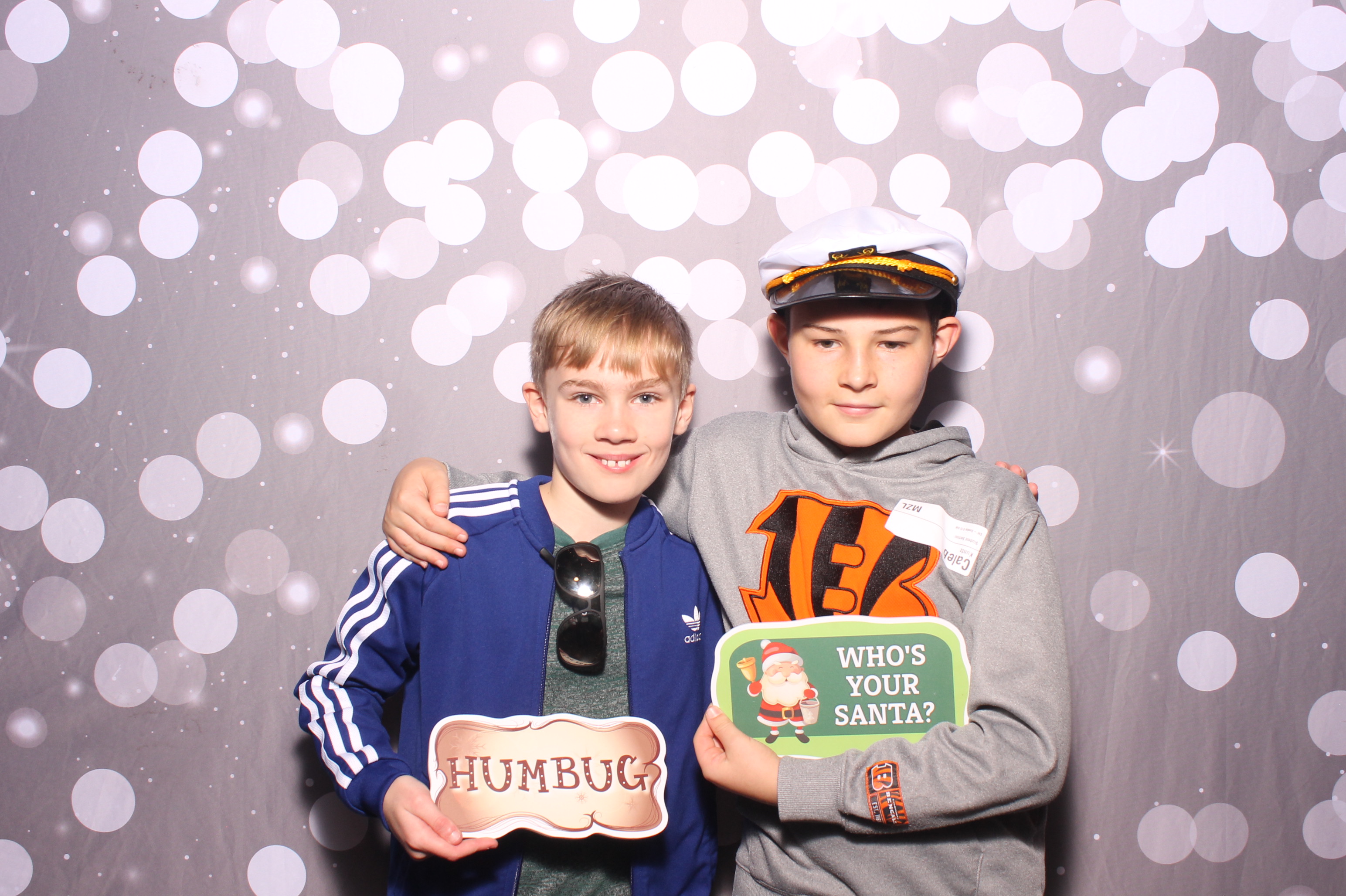 Crossroads Mason - Friendmas! | View more photos from the event at gallery.photoboothcincy.com/u/PhotoBoothCincy/Crossroads-Mason-Friendmas
