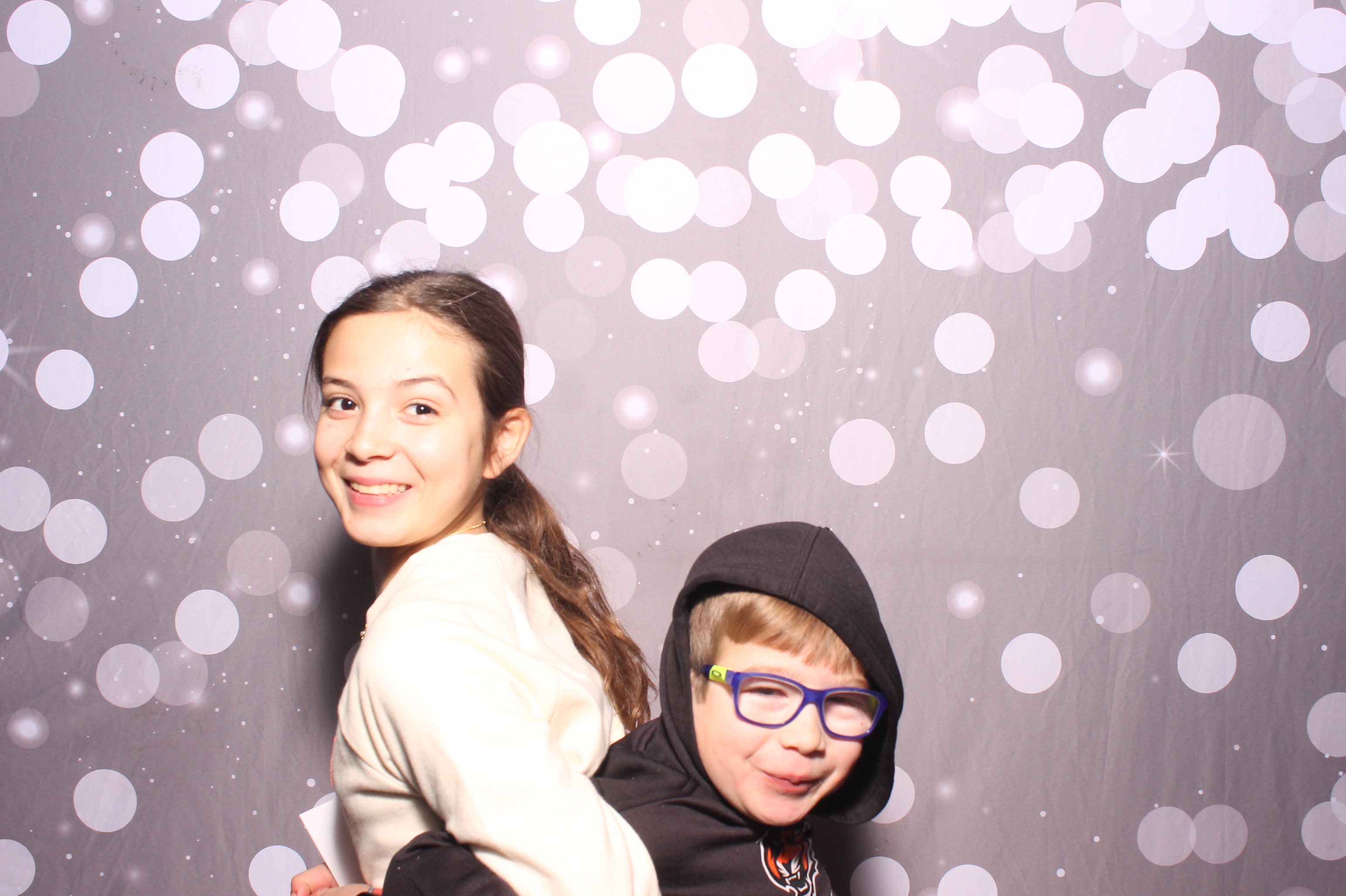 Crossroads Mason - Friendmas! | View more photos from the event at gallery.photoboothcincy.com/u/PhotoBoothCincy/Crossroads-Mason-Friendmas
