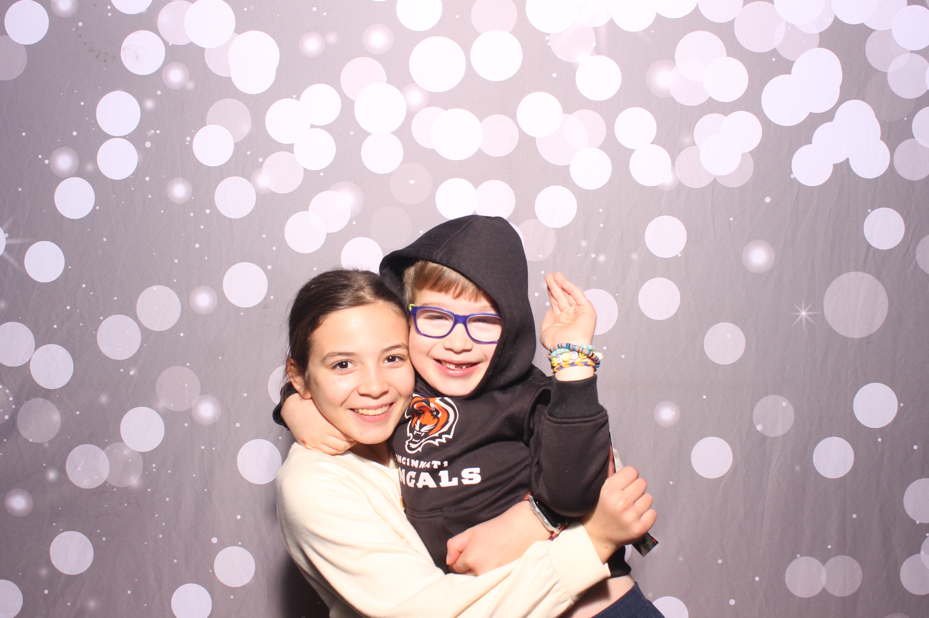 Crossroads Mason - Friendmas! | View more photos from the event at gallery.photoboothcincy.com/u/PhotoBoothCincy/Crossroads-Mason-Friendmas