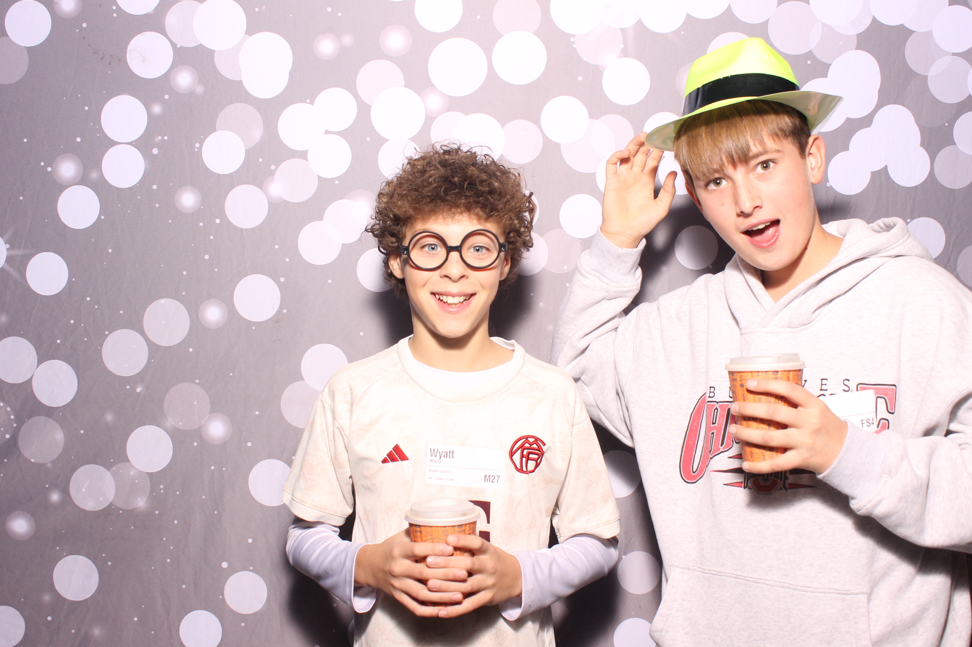Crossroads Mason - Friendmas! | View more photos from the event at gallery.photoboothcincy.com/u/PhotoBoothCincy/Crossroads-Mason-Friendmas
