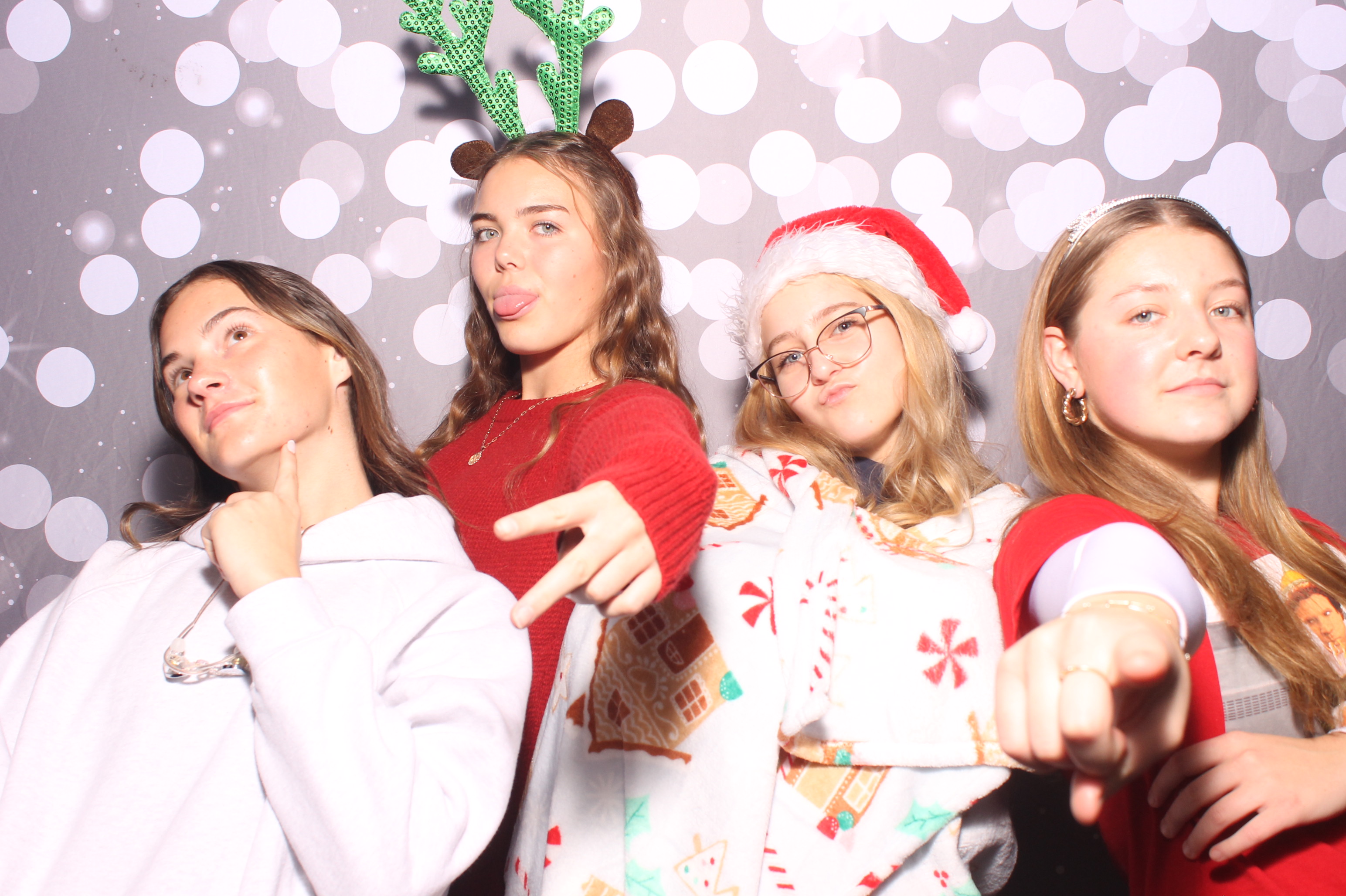 Crossroads Mason - Friendmas! | View more photos from the event at gallery.photoboothcincy.com/u/PhotoBoothCincy/Crossroads-Mason-Friendmas