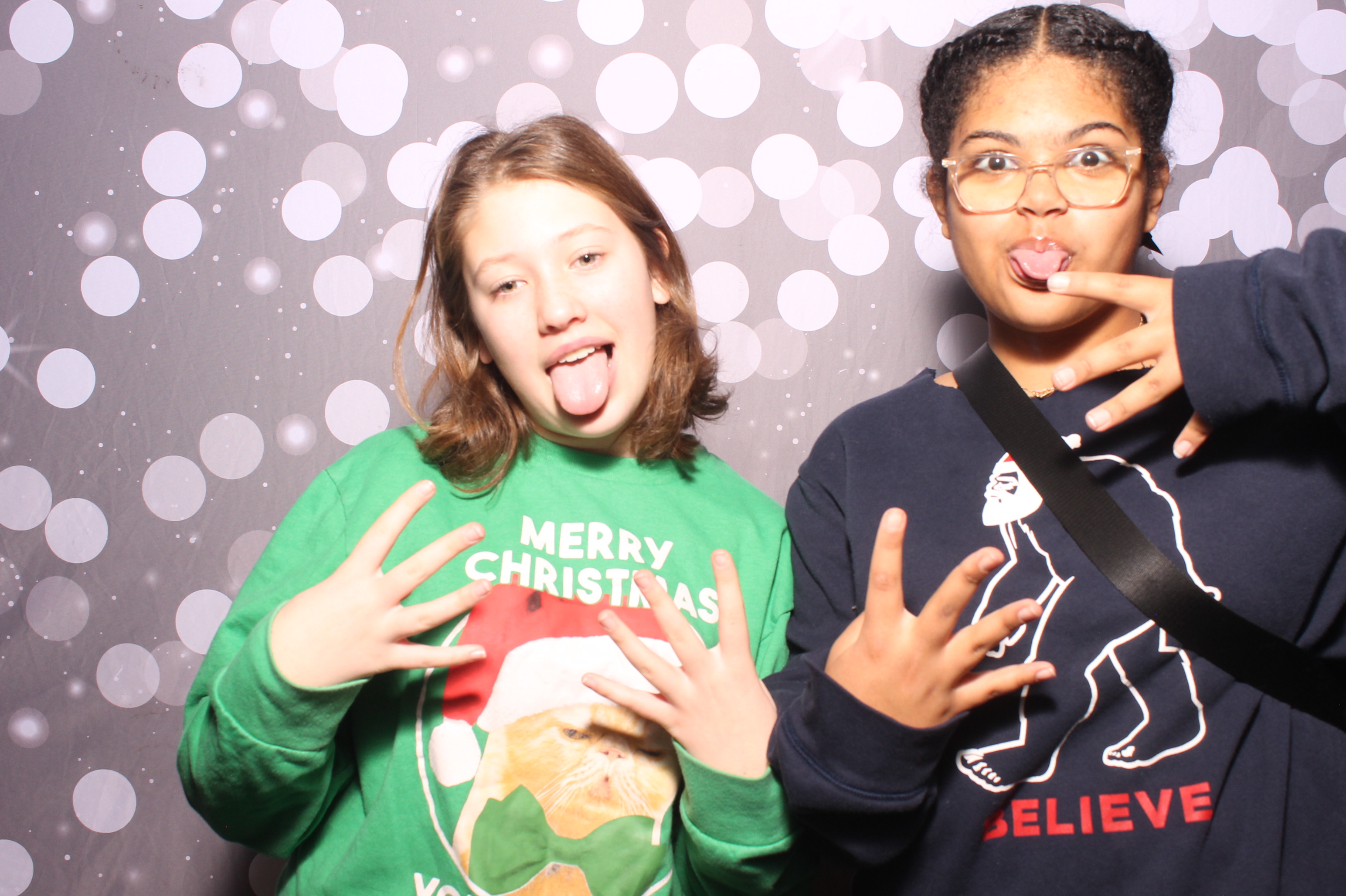 Crossroads Mason - Friendmas! | View more photos from the event at gallery.photoboothcincy.com/u/PhotoBoothCincy/Crossroads-Mason-Friendmas
