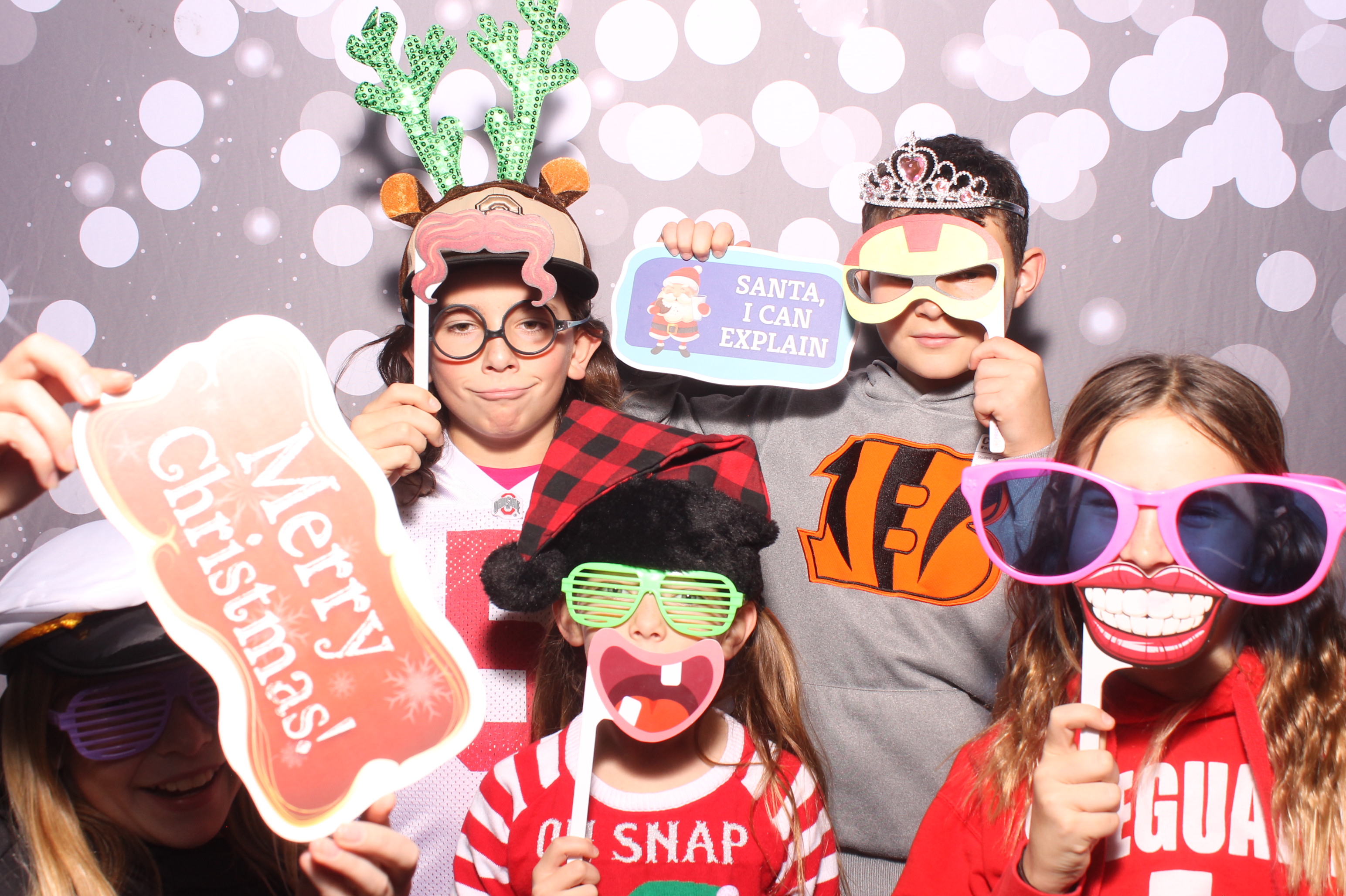 Crossroads Mason - Friendmas! | View more photos from the event at gallery.photoboothcincy.com/u/PhotoBoothCincy/Crossroads-Mason-Friendmas