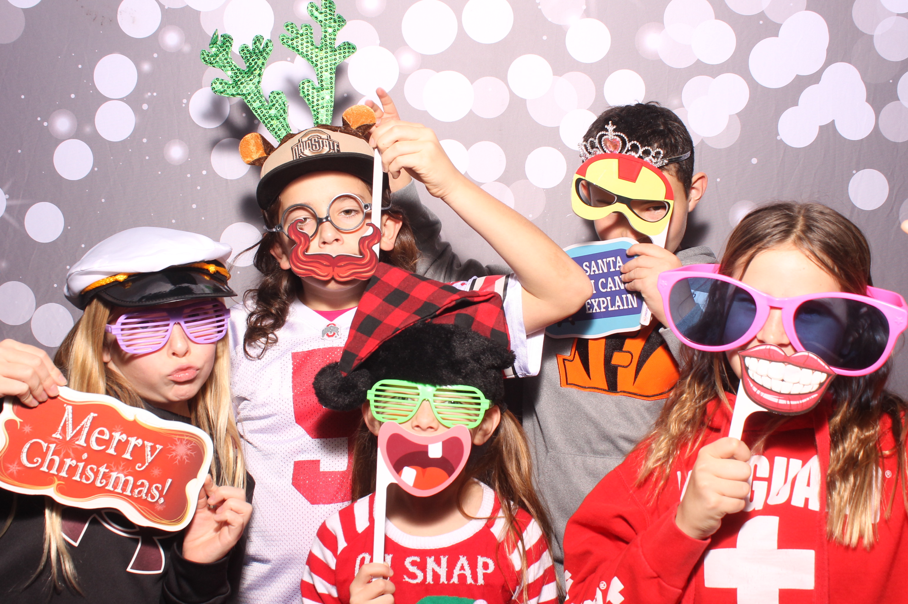 Crossroads Mason - Friendmas! | View more photos from the event at gallery.photoboothcincy.com/u/PhotoBoothCincy/Crossroads-Mason-Friendmas