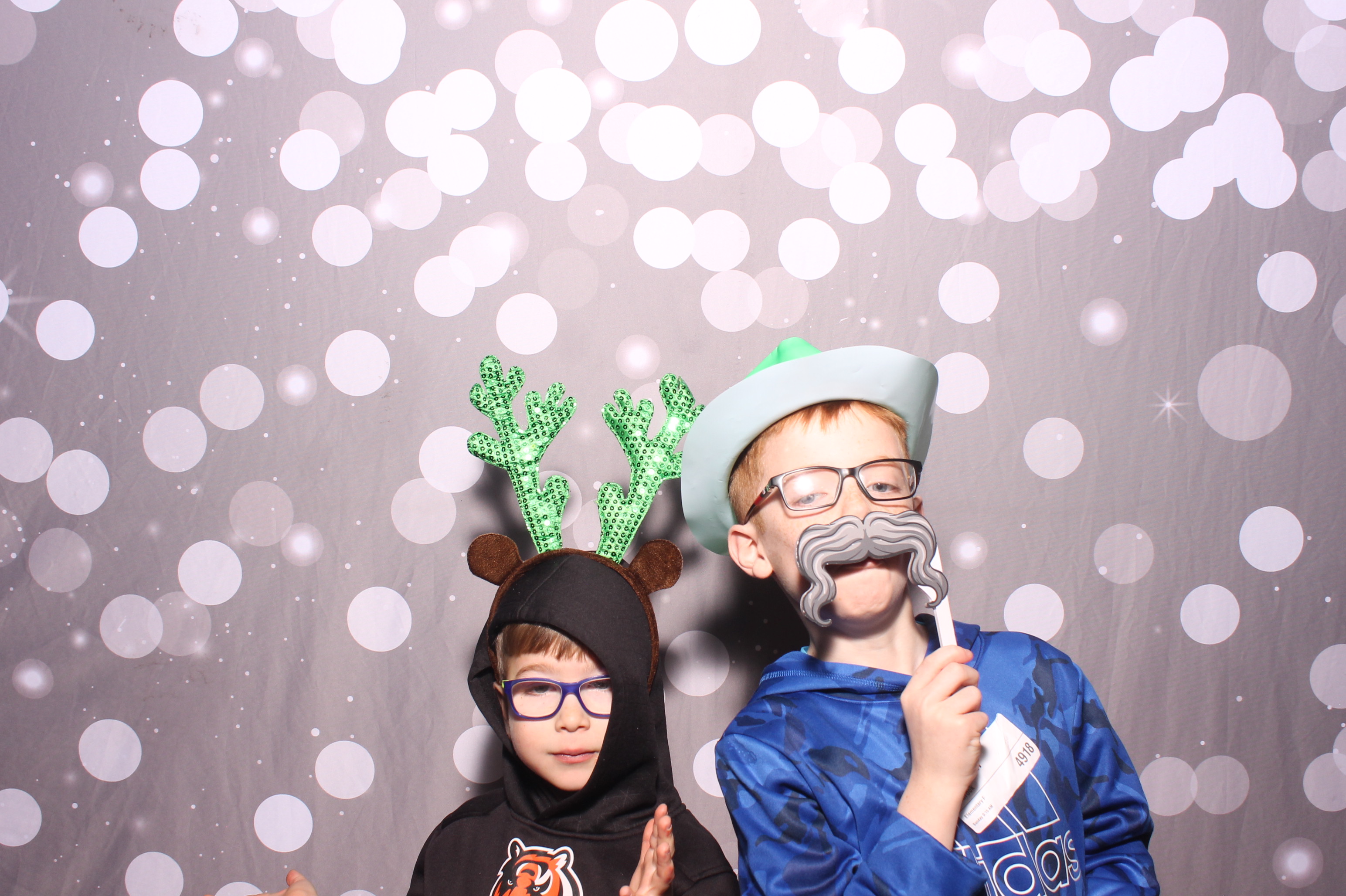Crossroads Mason - Friendmas! | View more photos from the event at gallery.photoboothcincy.com/u/PhotoBoothCincy/Crossroads-Mason-Friendmas