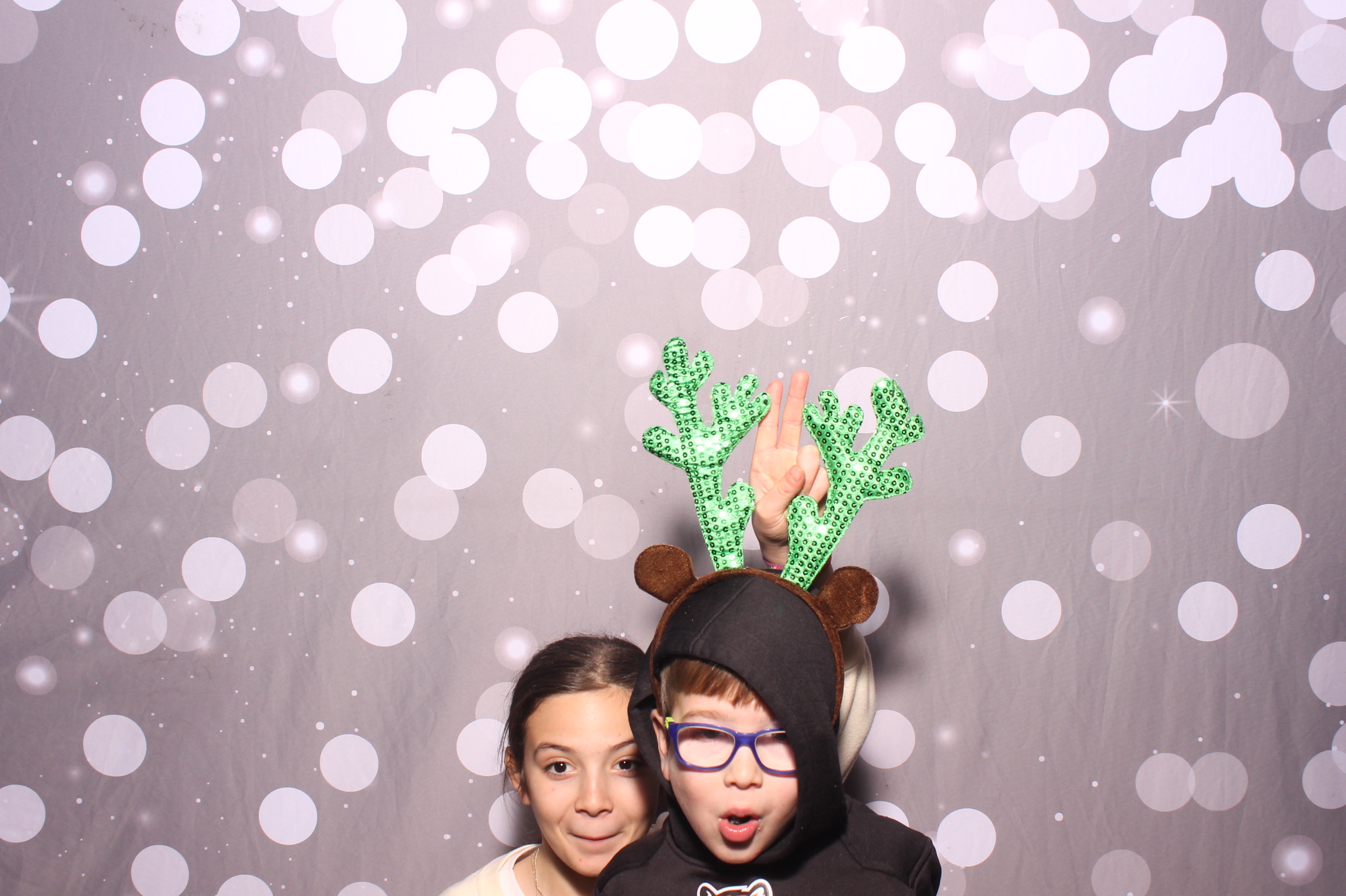Crossroads Mason - Friendmas! | View more photos from the event at gallery.photoboothcincy.com/u/PhotoBoothCincy/Crossroads-Mason-Friendmas