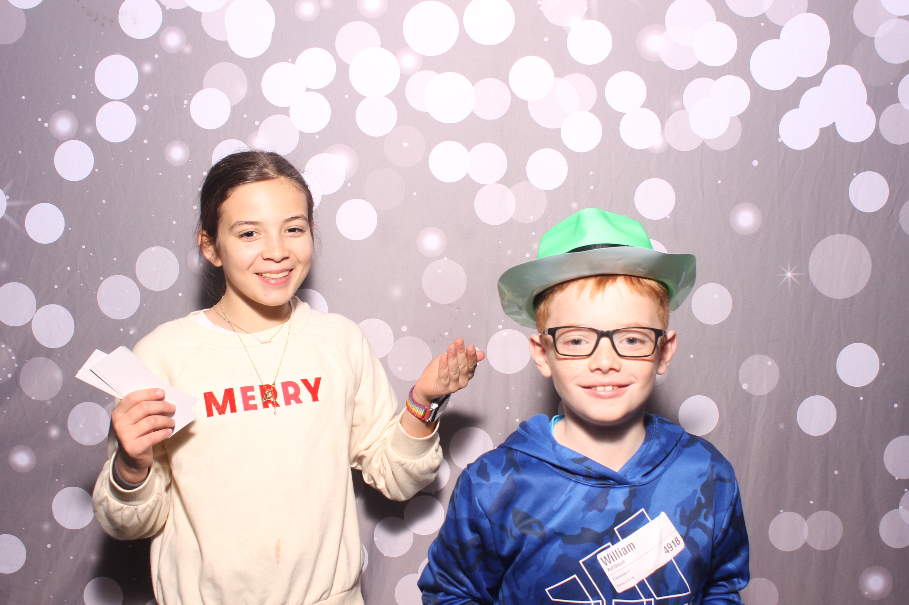 Crossroads Mason - Friendmas! | View more photos from the event at gallery.photoboothcincy.com/u/PhotoBoothCincy/Crossroads-Mason-Friendmas