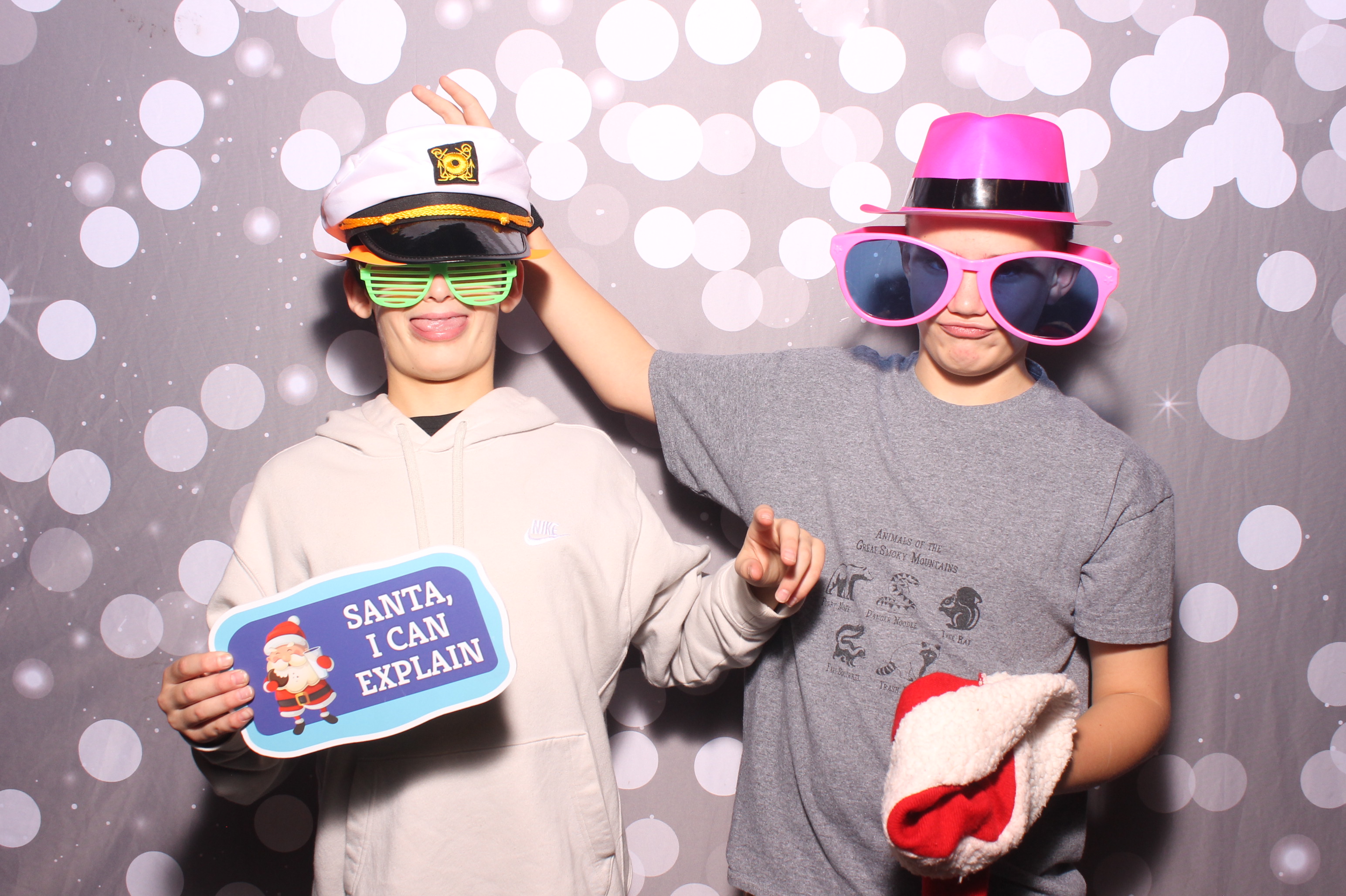 Crossroads Mason - Friendmas! | View more photos from the event at gallery.photoboothcincy.com/u/PhotoBoothCincy/Crossroads-Mason-Friendmas